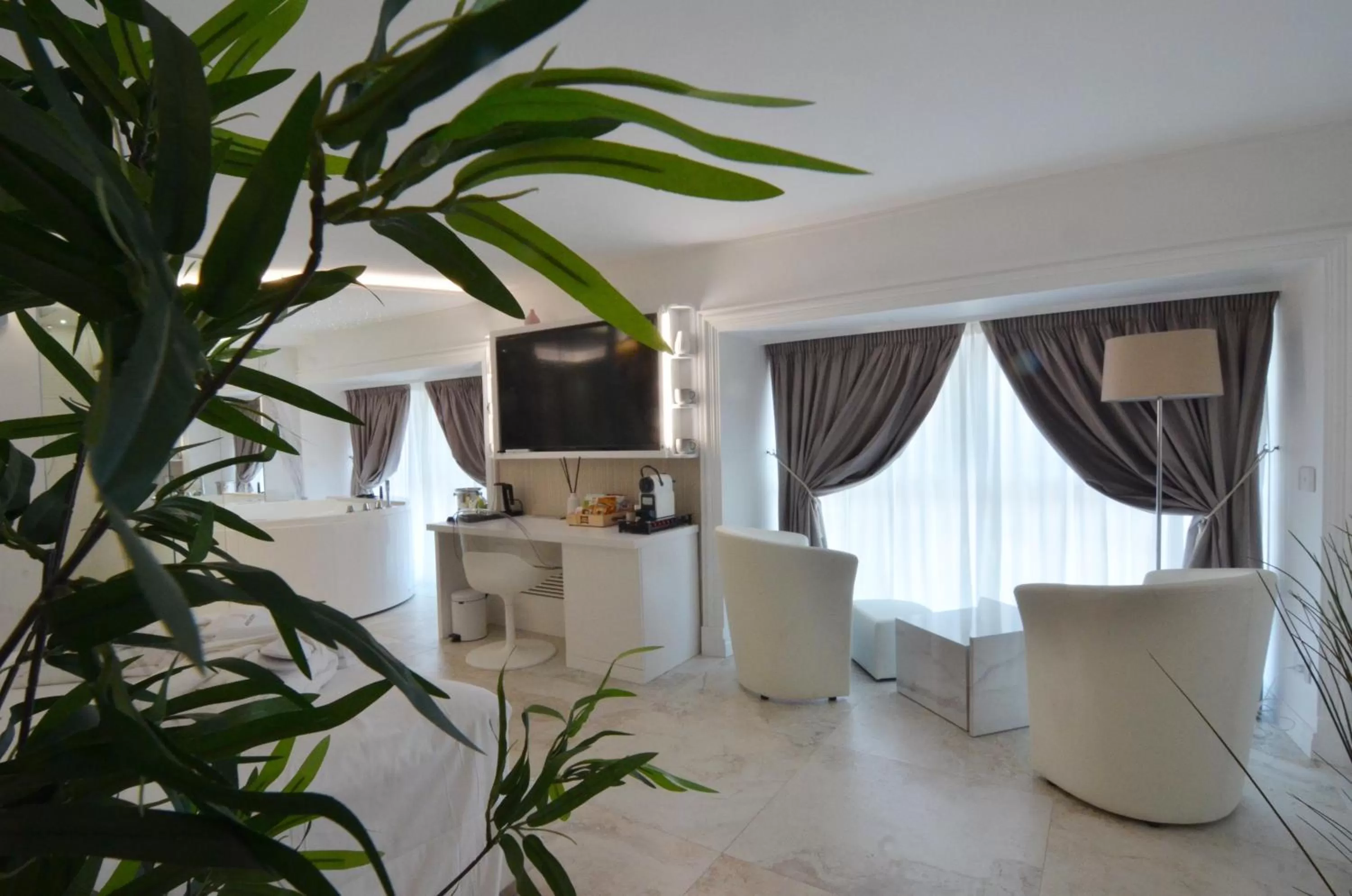 Hot Tub, Seating Area in Domus De Cinti