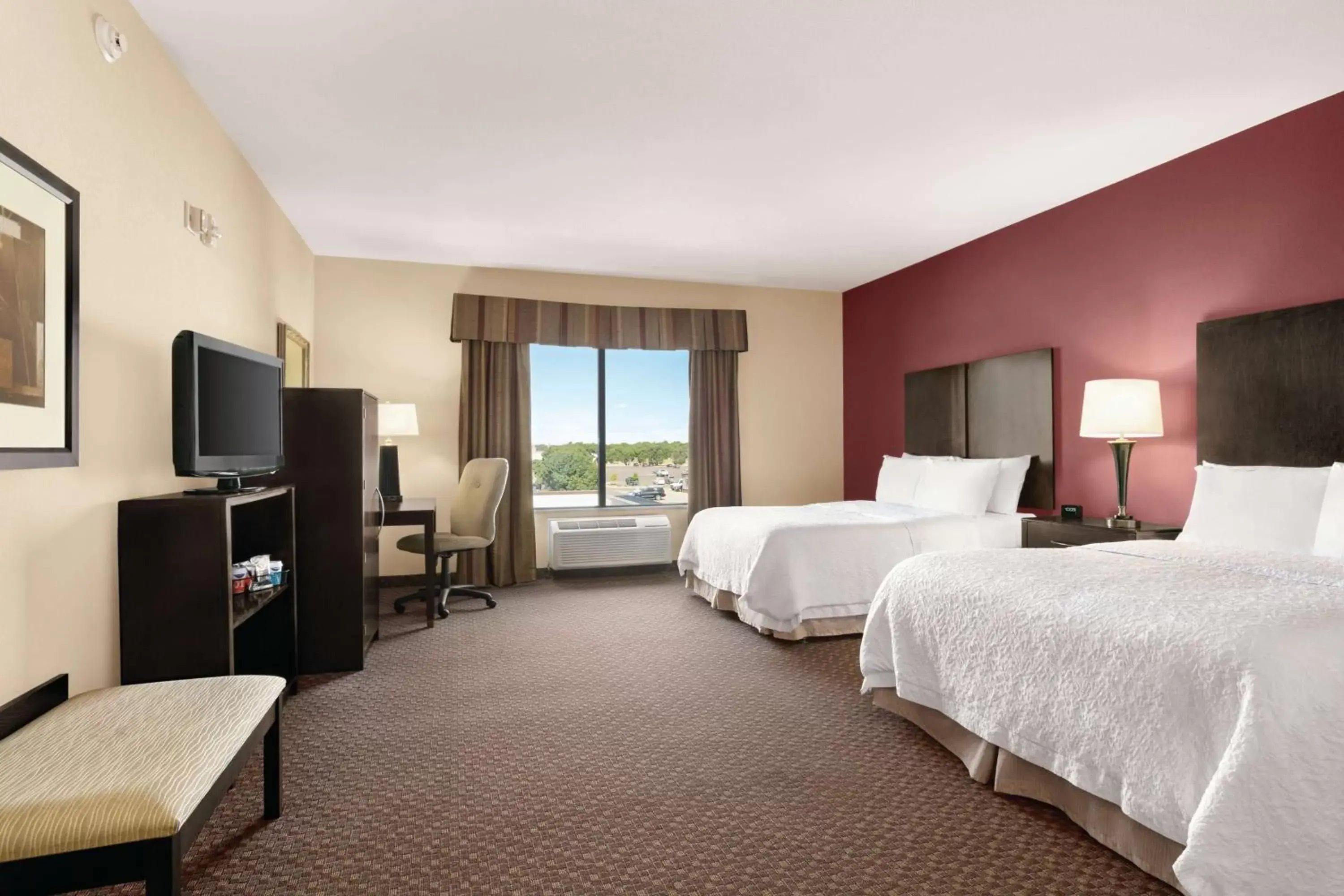 Double Room with Two Queen Beds and Bath Tub - Mobility and Hearing Access/Non-Smoking in Hampton Inn & Suites Enid Double Room with Two Queen Beds and Bath Tub - Mobility and Hearing Access/Non-Smoking in Hampton Inn & Suites Enid