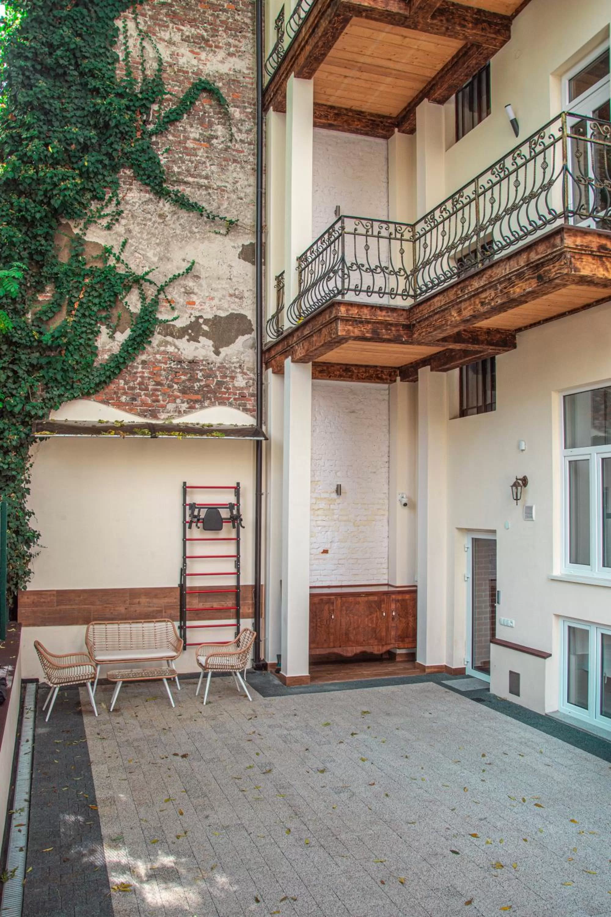 Property building in Hive Family House