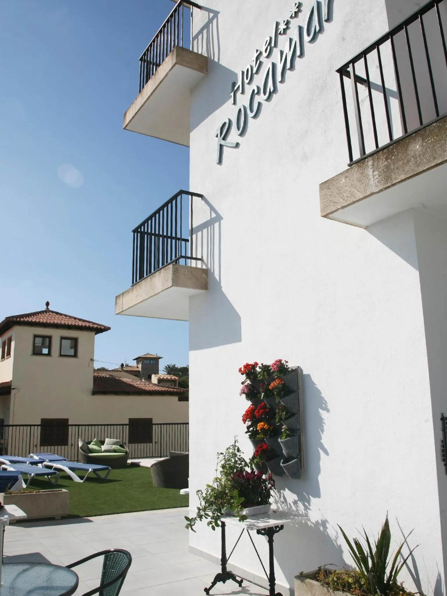 Facade/entrance in Hotel Rocamar