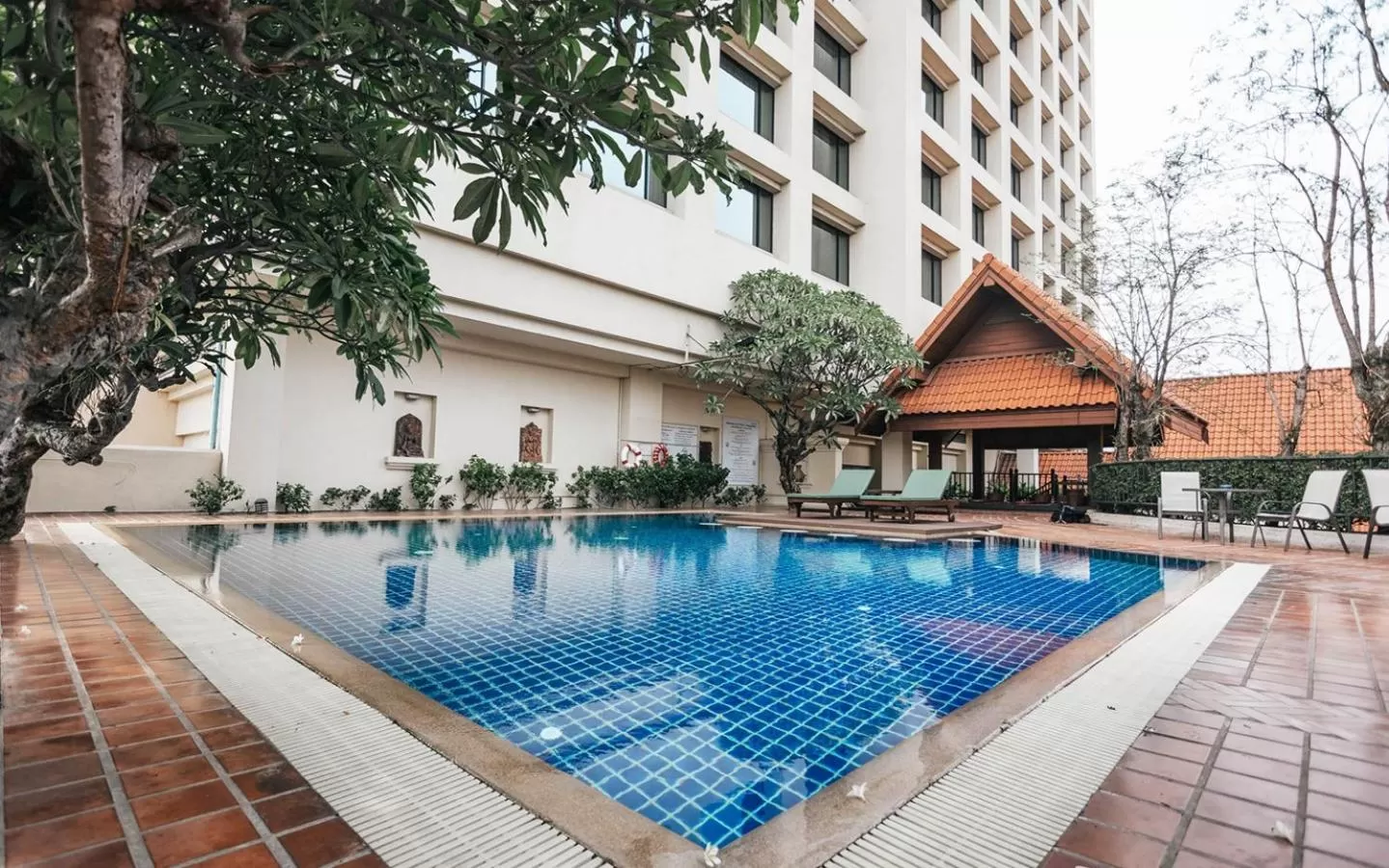 Swimming pool in Chiangmai Grandview Hotel & Convention Center