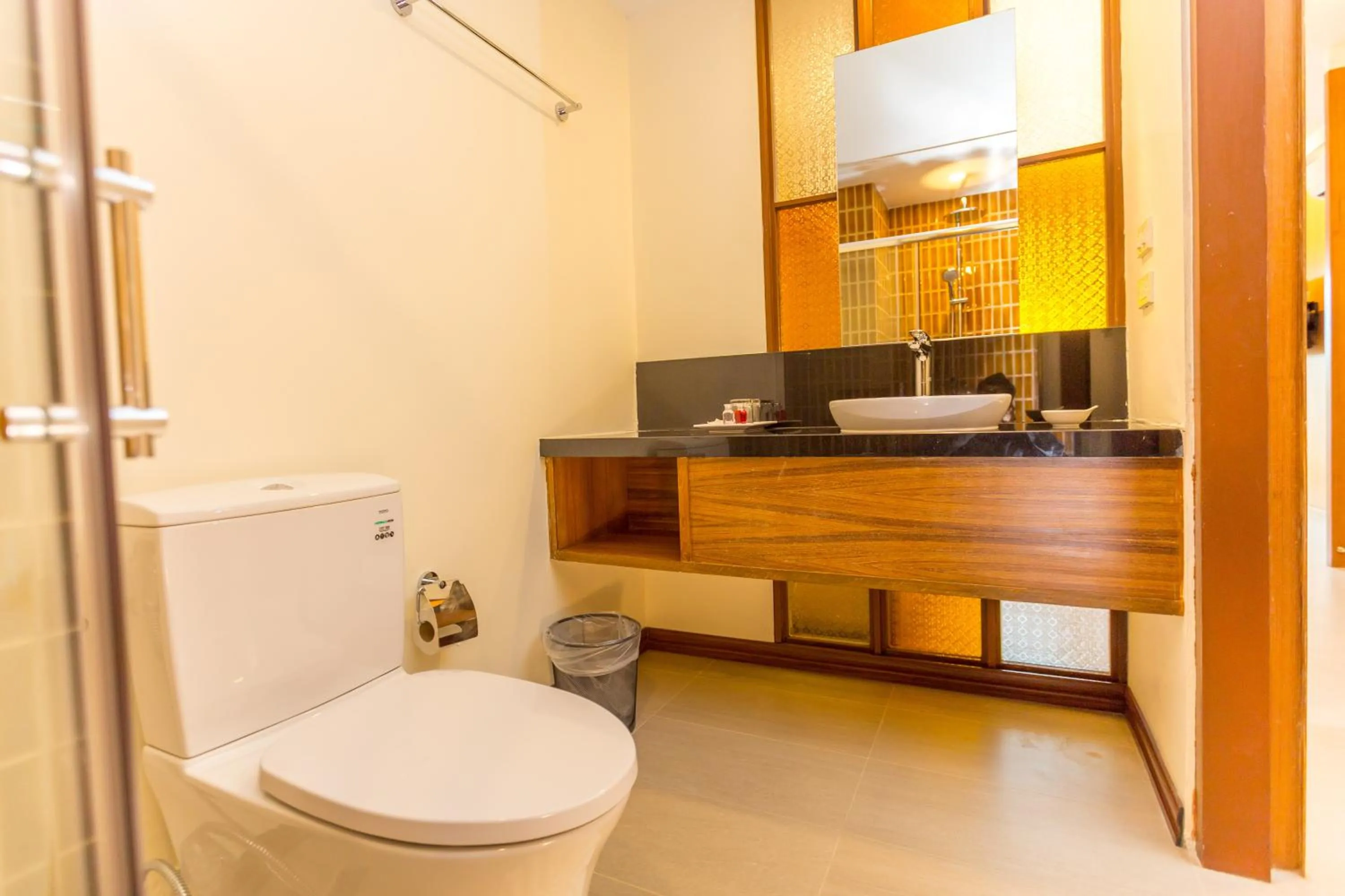 Toilet in The Signature Hotel @ Thapae