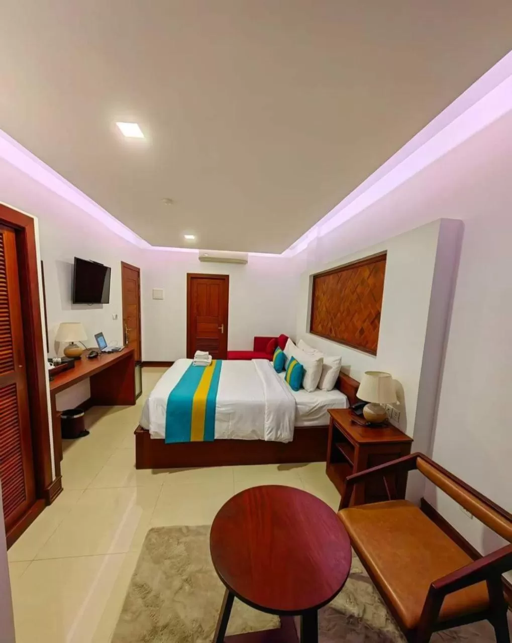 Photo of the whole room, Bed in Homewood Hotel