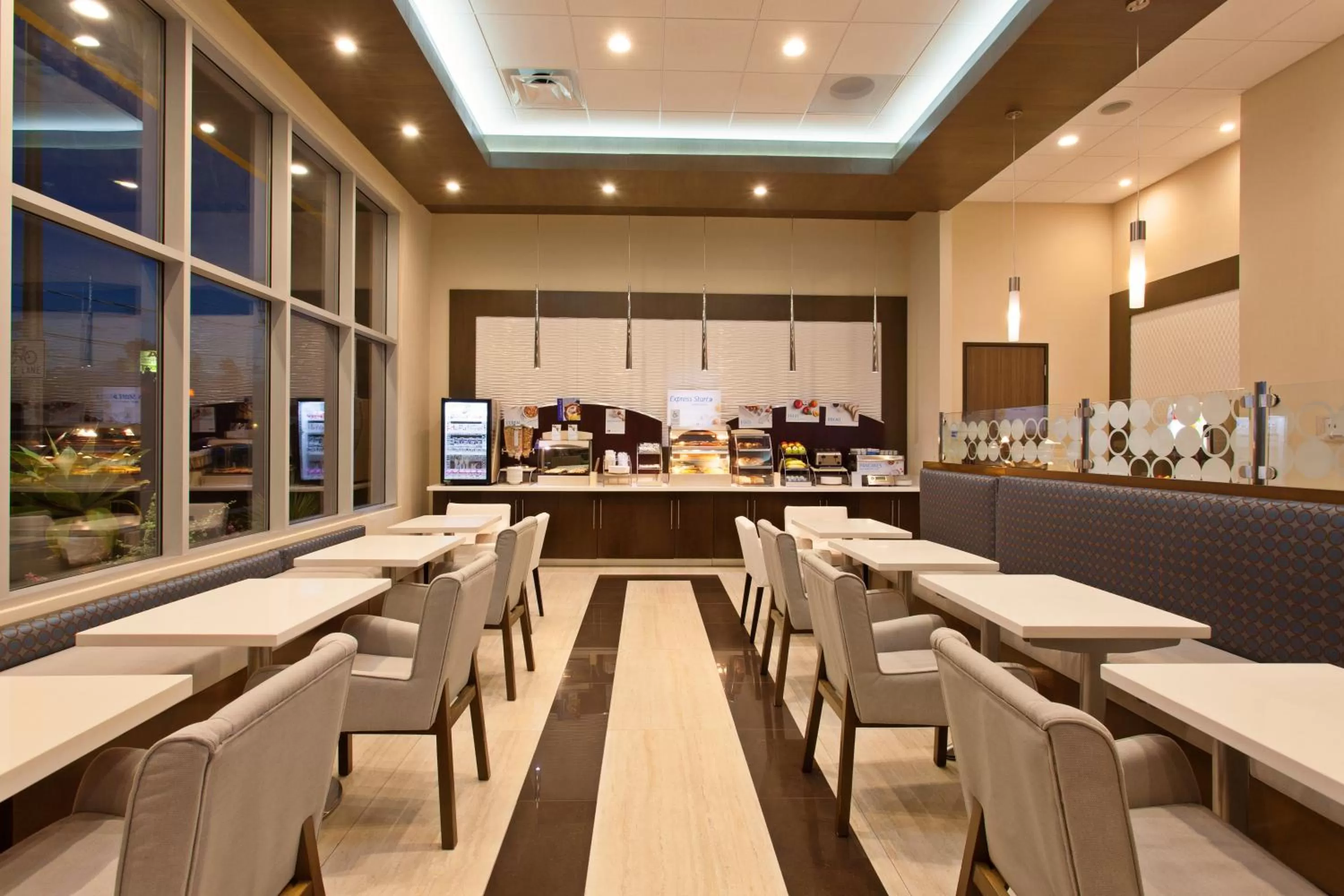 Breakfast in Holiday Inn Express North Hollywood - Burbank Area, an IHG Hotel