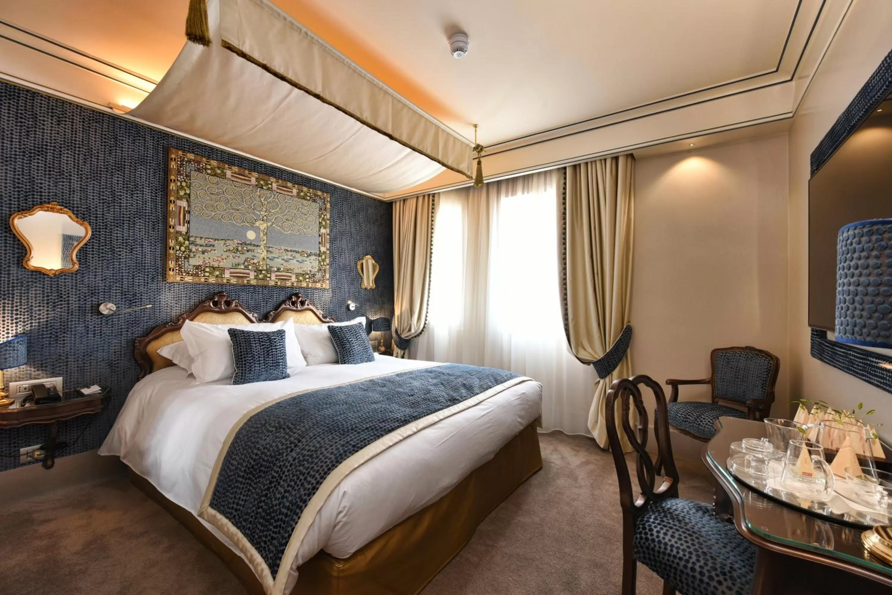 Bed in Papadopoli Hotel Venezia - MGallery Collection