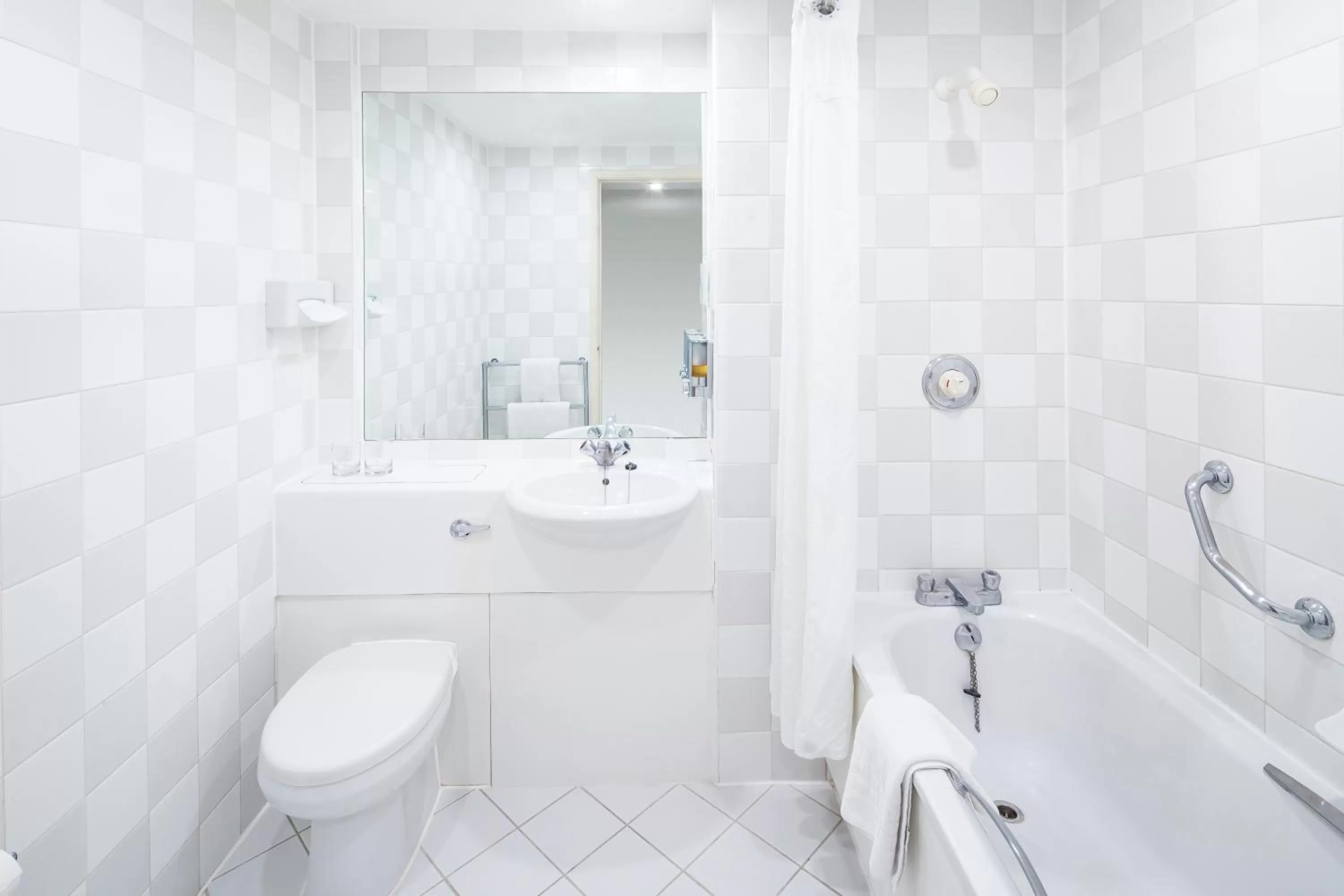 Toilet in Holiday Inn Hull Marina by IHG