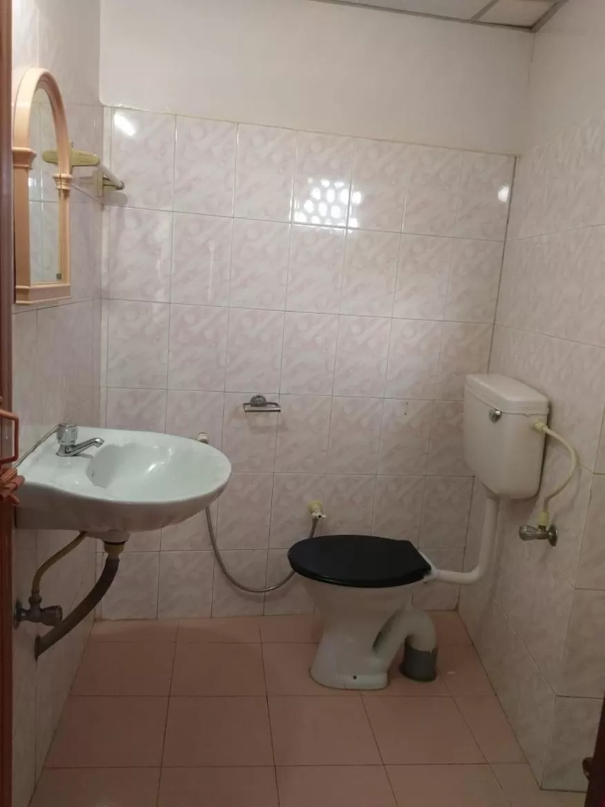 Bathroom in Anandan Tourist Home