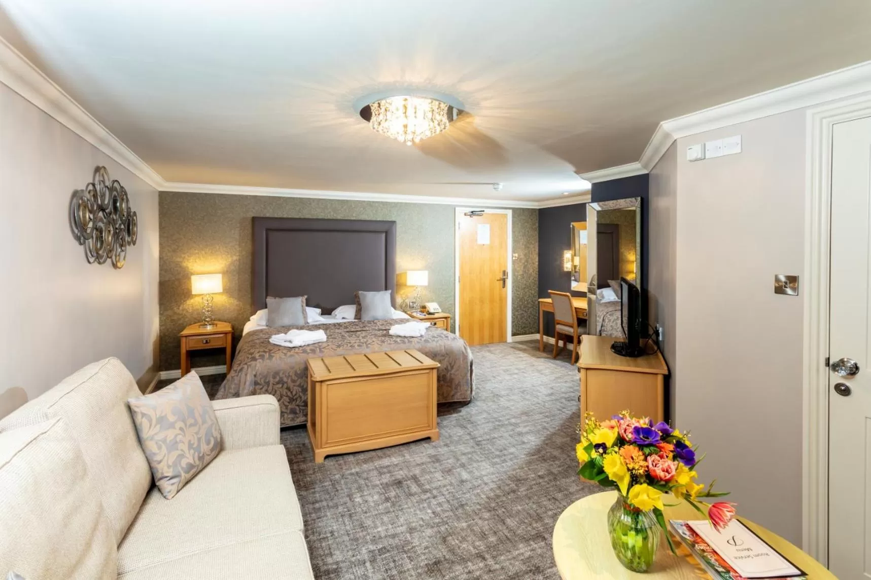 Photo of the whole room, Bed in Park Farm Hotel