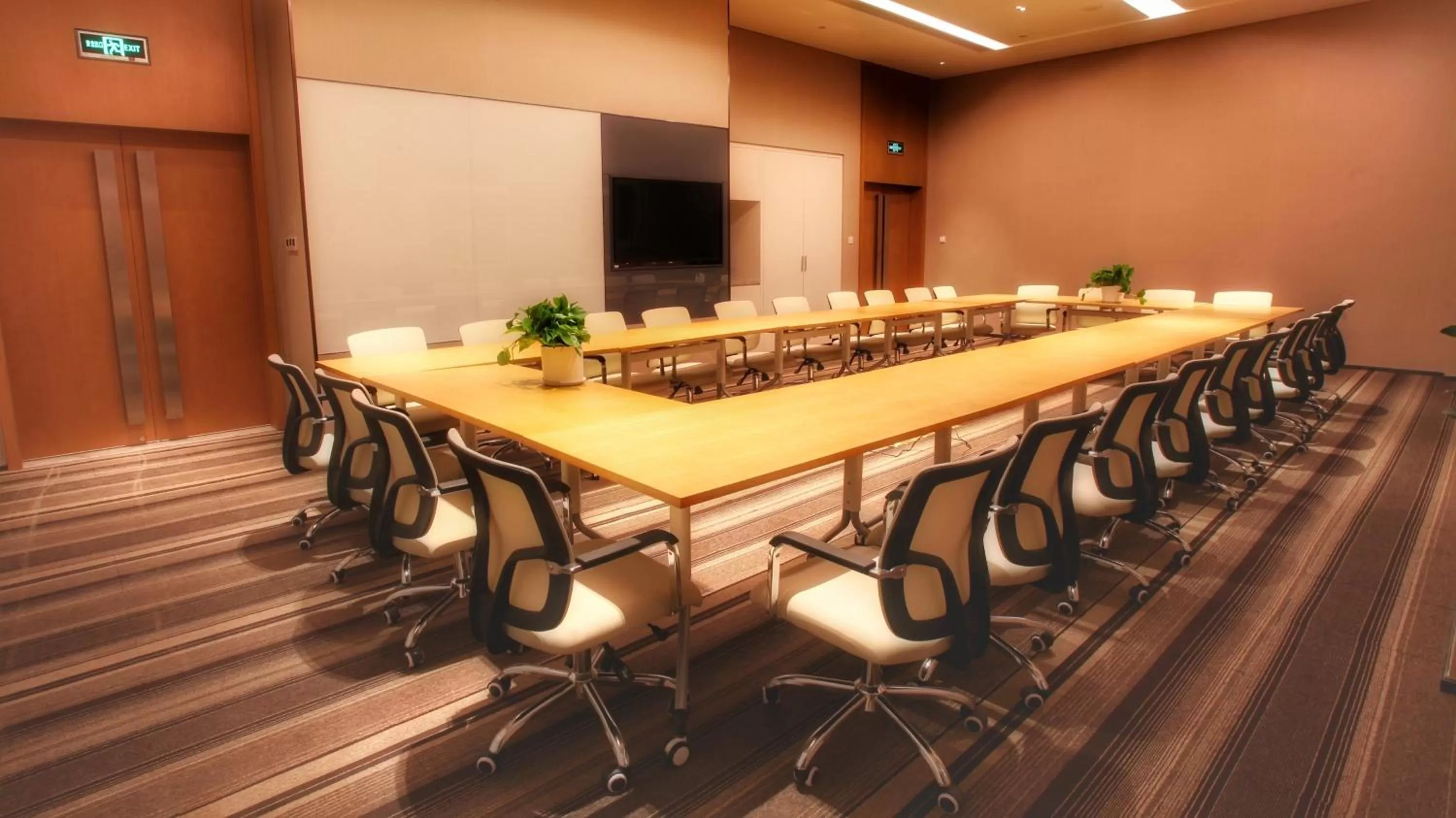 Meeting/conference room in Holiday Inn Express Suzhou New District by IHG