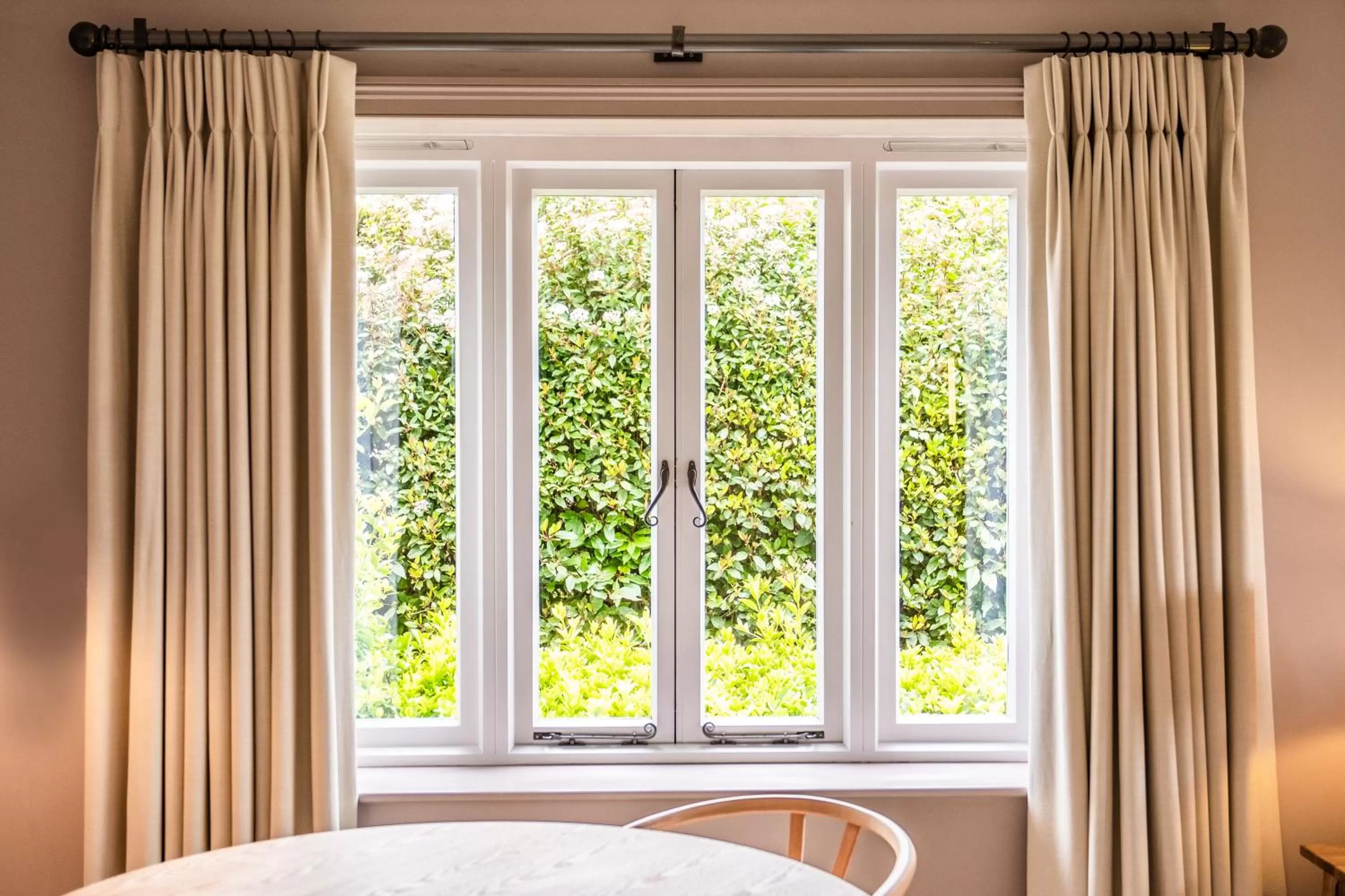 Garden view, Bed in The Crown Inn