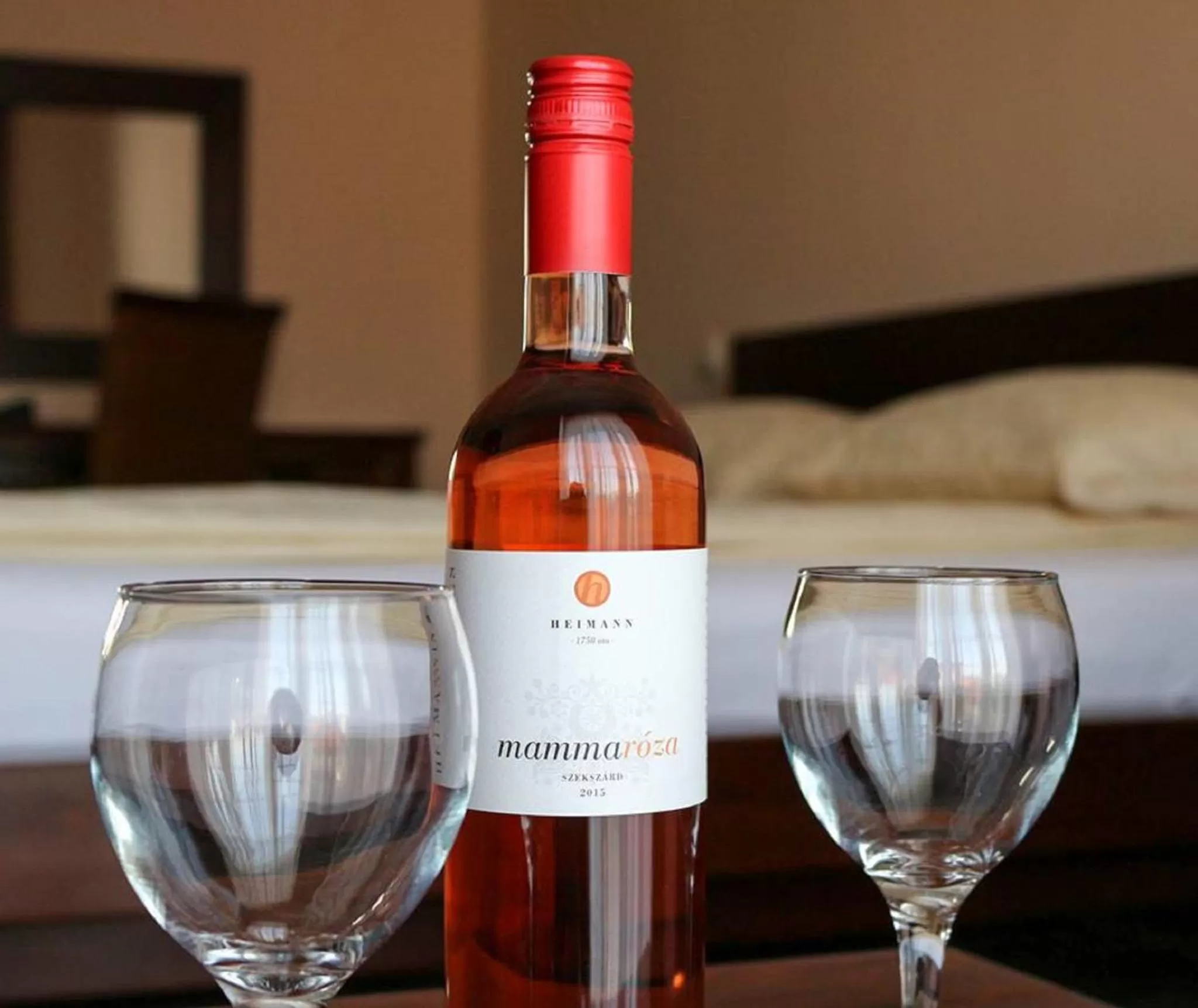 Bedroom, Drinks in Maya Panzio