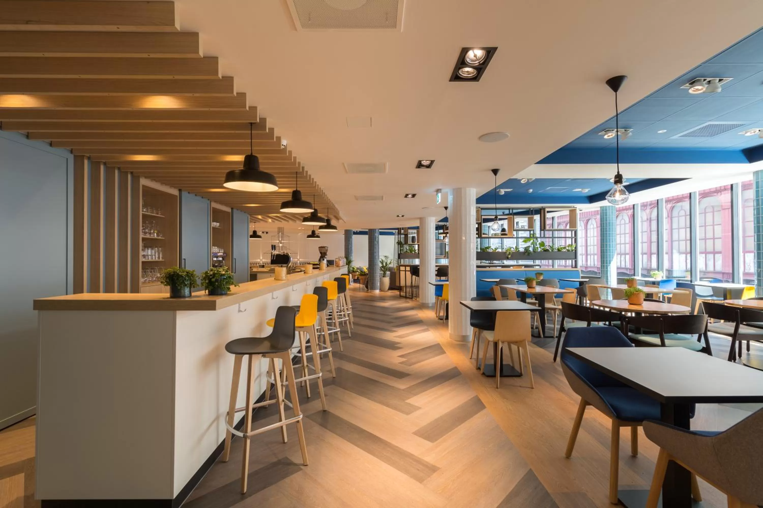 Restaurant/places to eat in Hampton By Hilton Antwerp Central Station