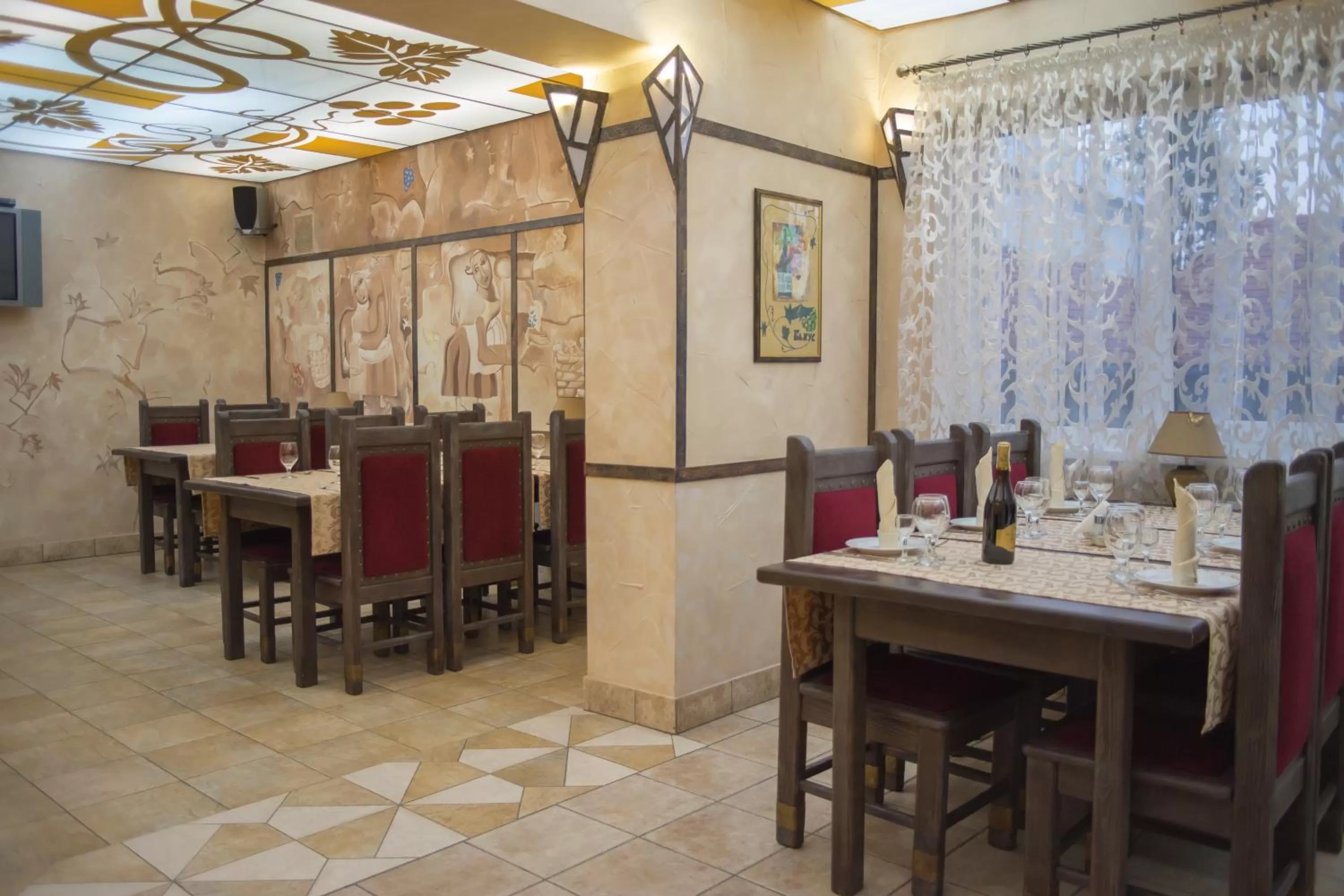 Restaurant/places to eat in Hotel Complex Bahus