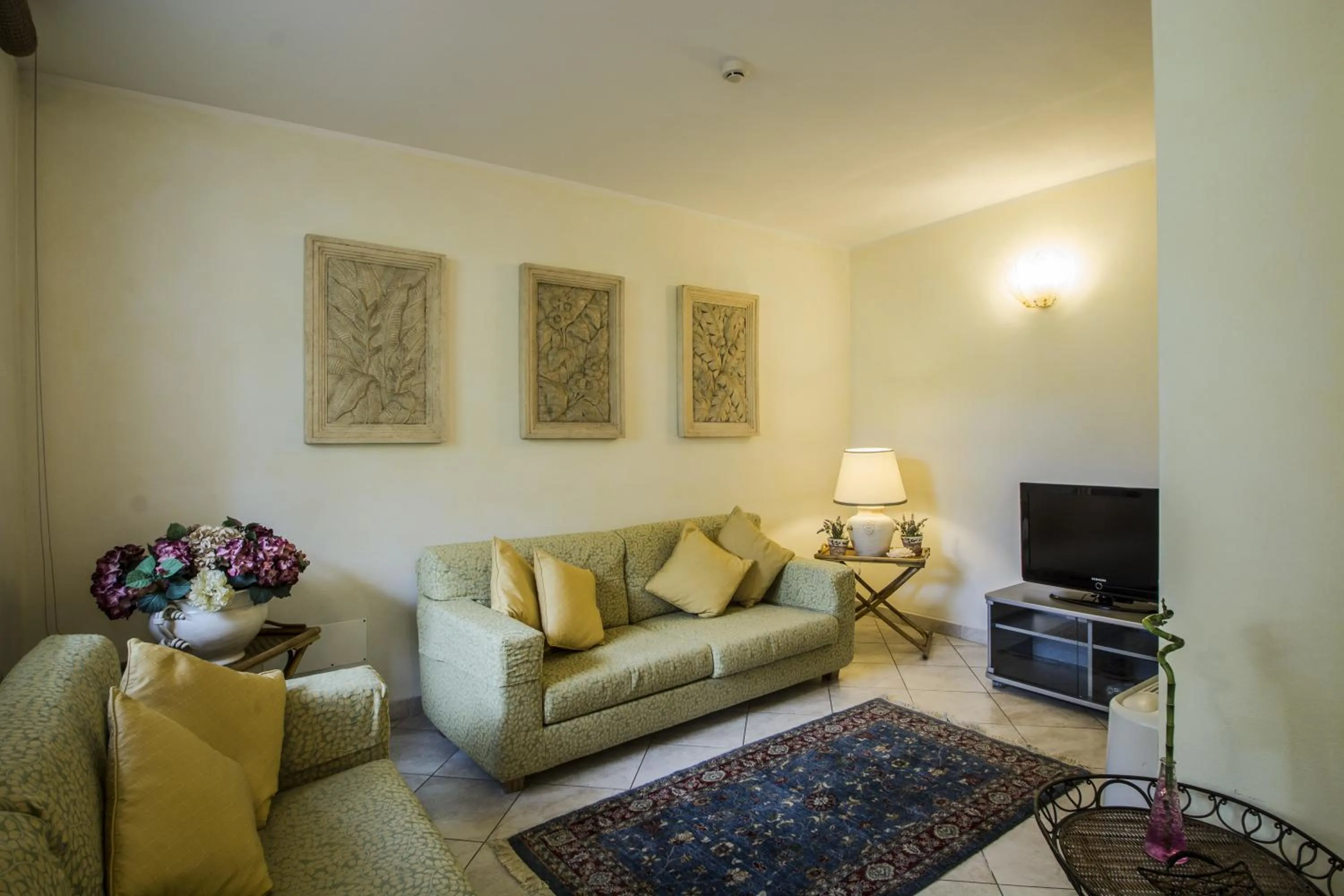 Communal lounge/ TV room in Hotel Riviera Blu