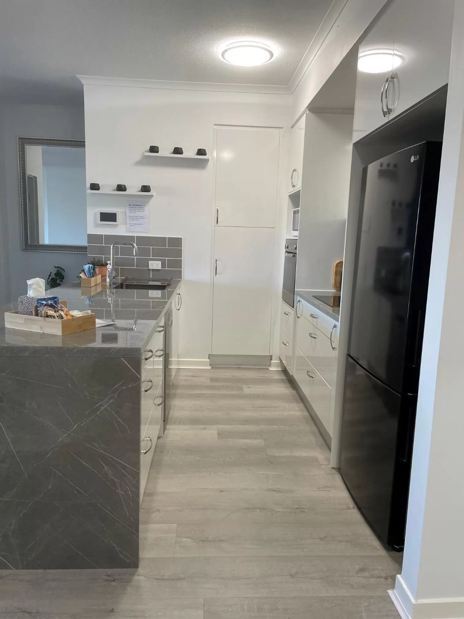 Kitchen or kitchenette in Signature Waterfront Apartments