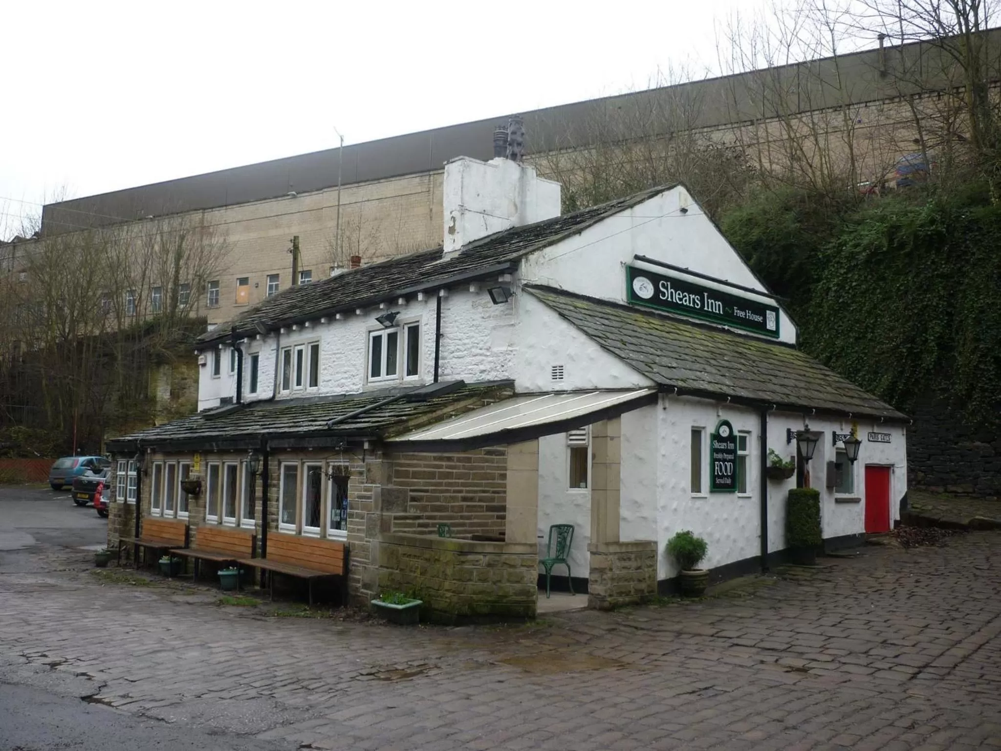 Property building in Shears Inn