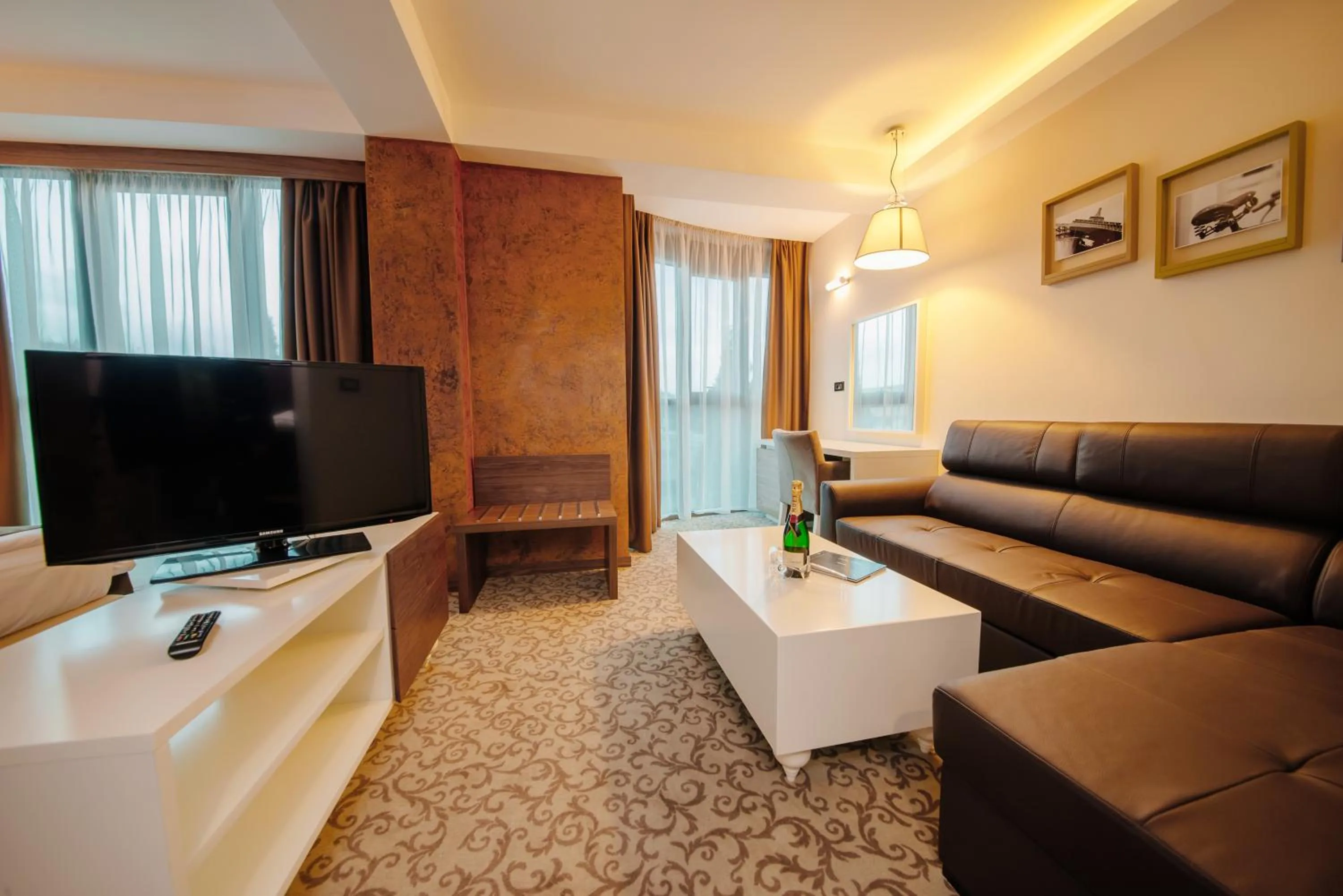 TV and multimedia in Hotel New Star