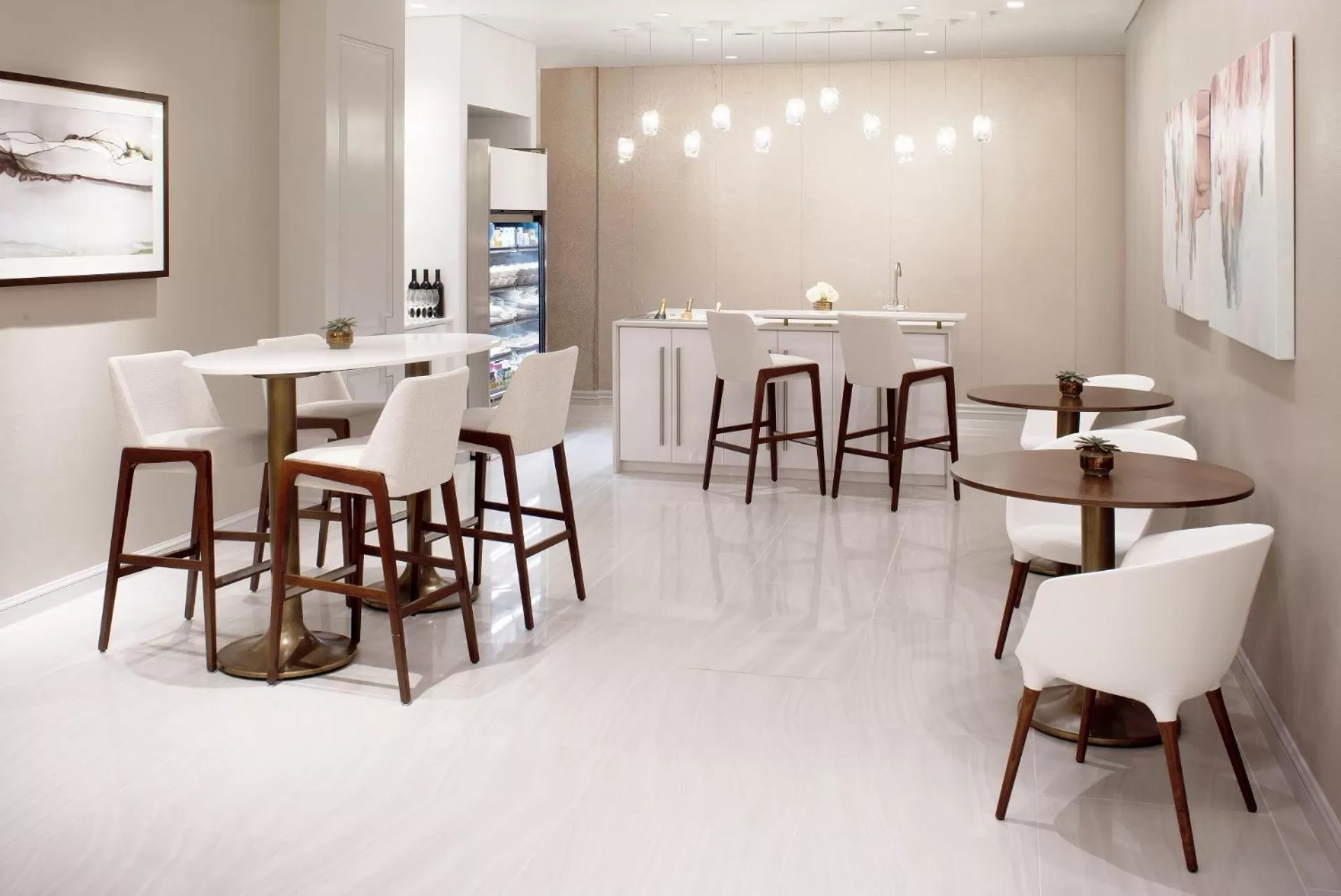 Restaurant/places to eat in Hotel Crescent Court