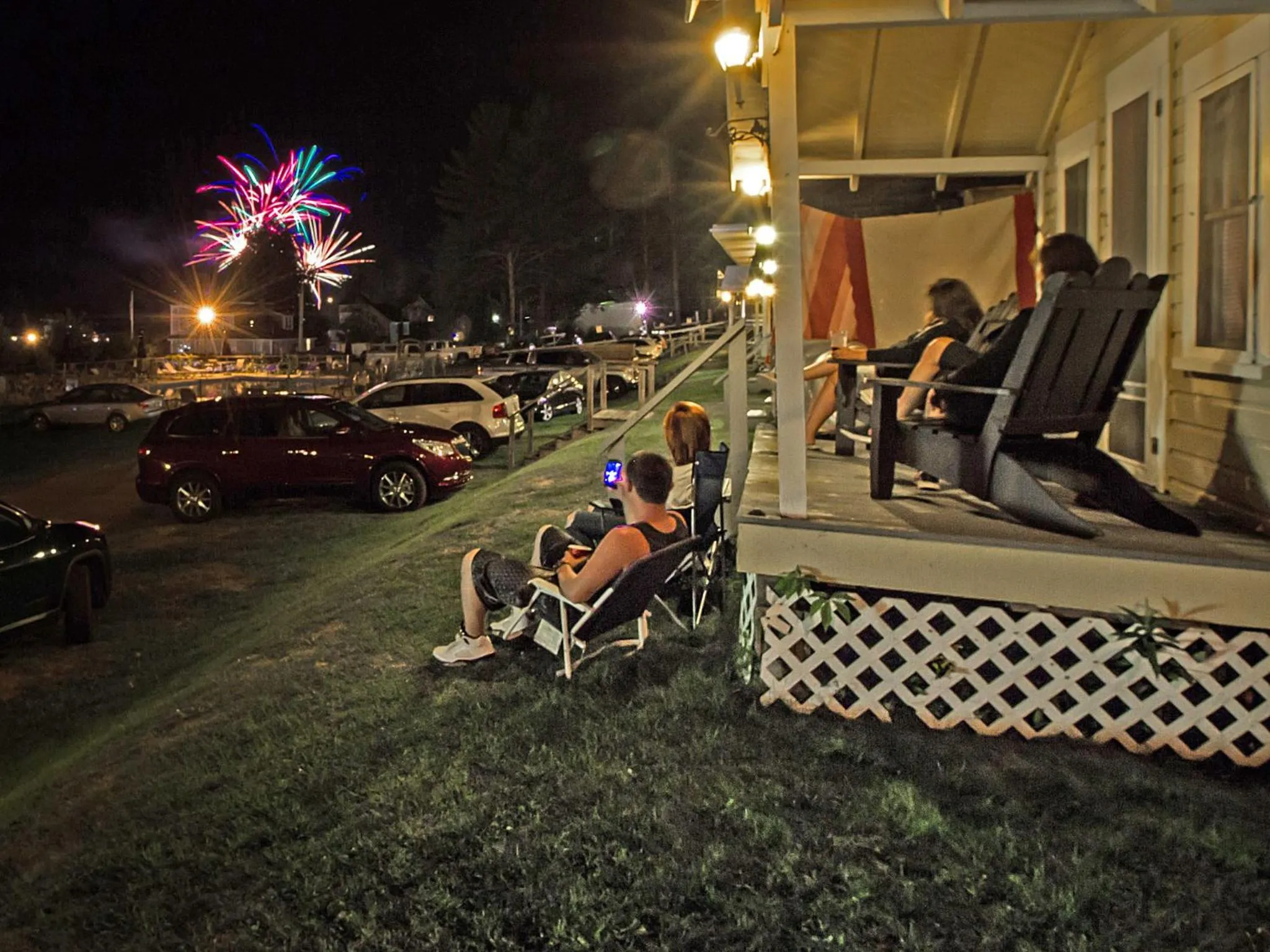 Evening entertainment in Half Moon Motel & Cottages