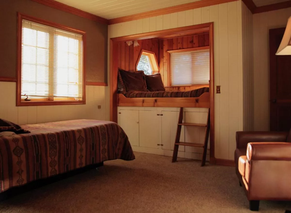 Bed in Silver Pines Lodge