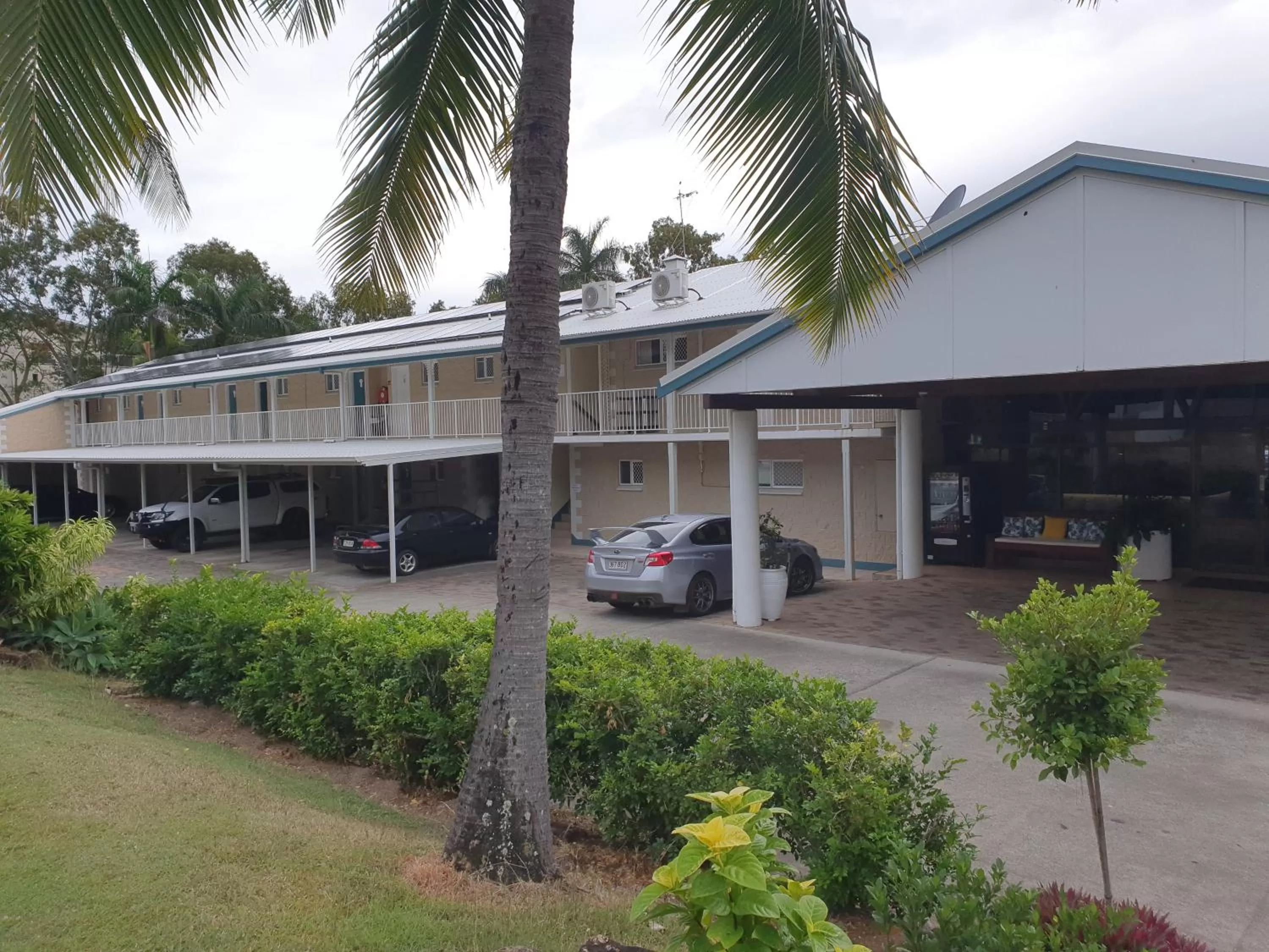 Property building in Colonial Palms Motor Inn