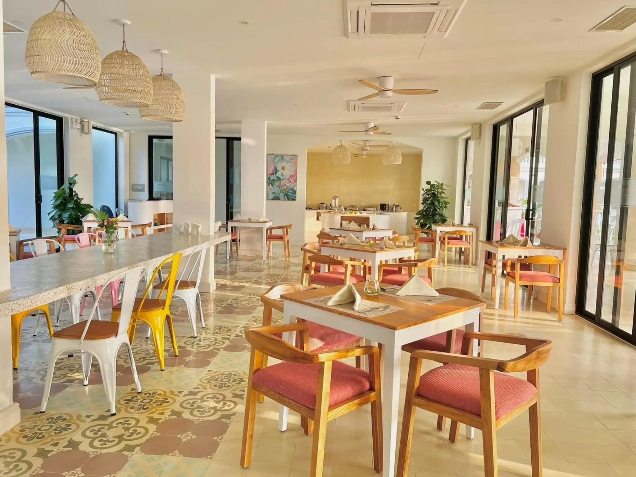 Restaurant/places to eat in Moodhoian Riverside Resort & Spa