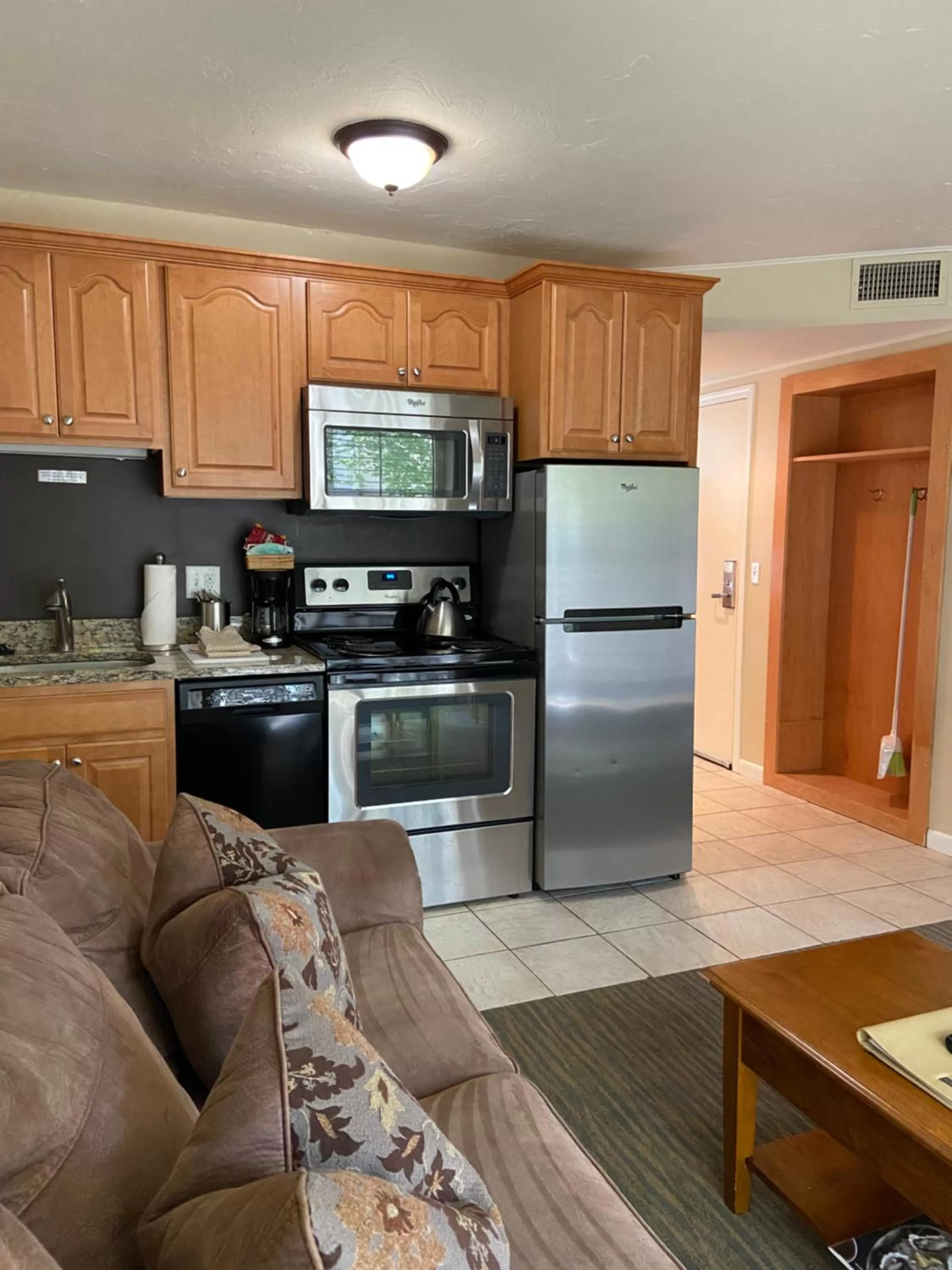 Kitchen or kitchenette in GetAways at Park Regency Resort