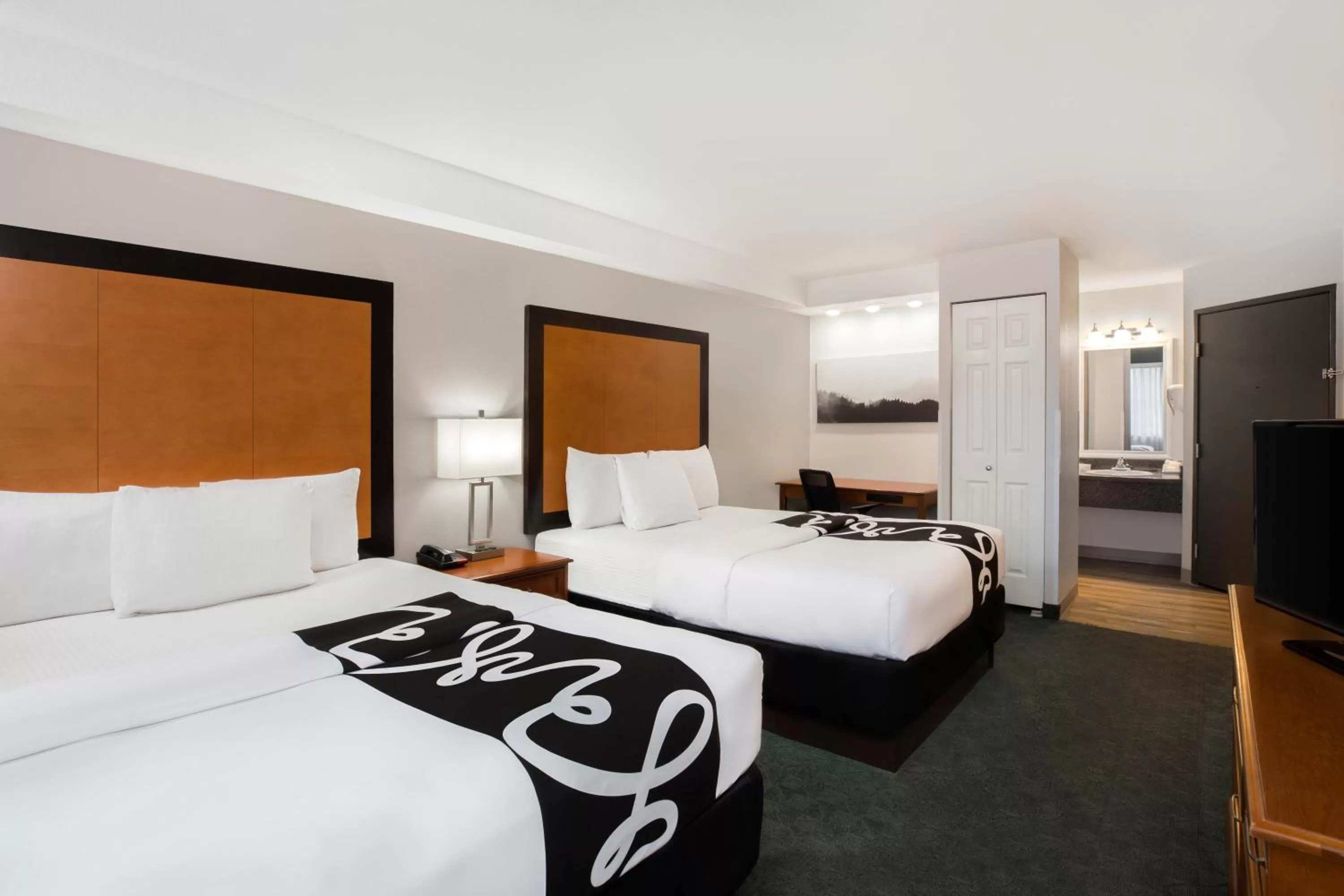 Bed in La Quinta Inn by Wyndham Everett