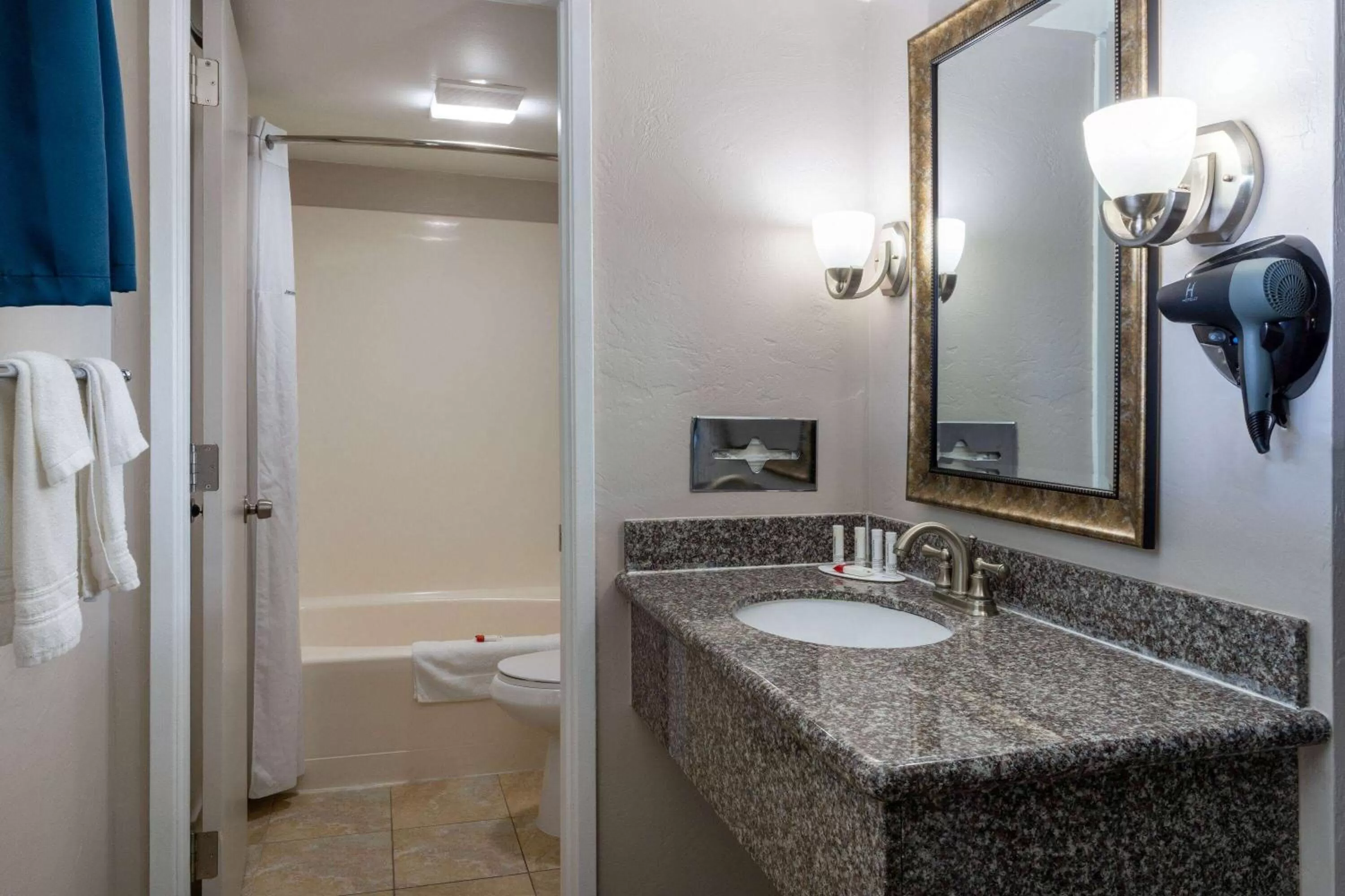 TV and multimedia in Travelodge by Wyndham Florence