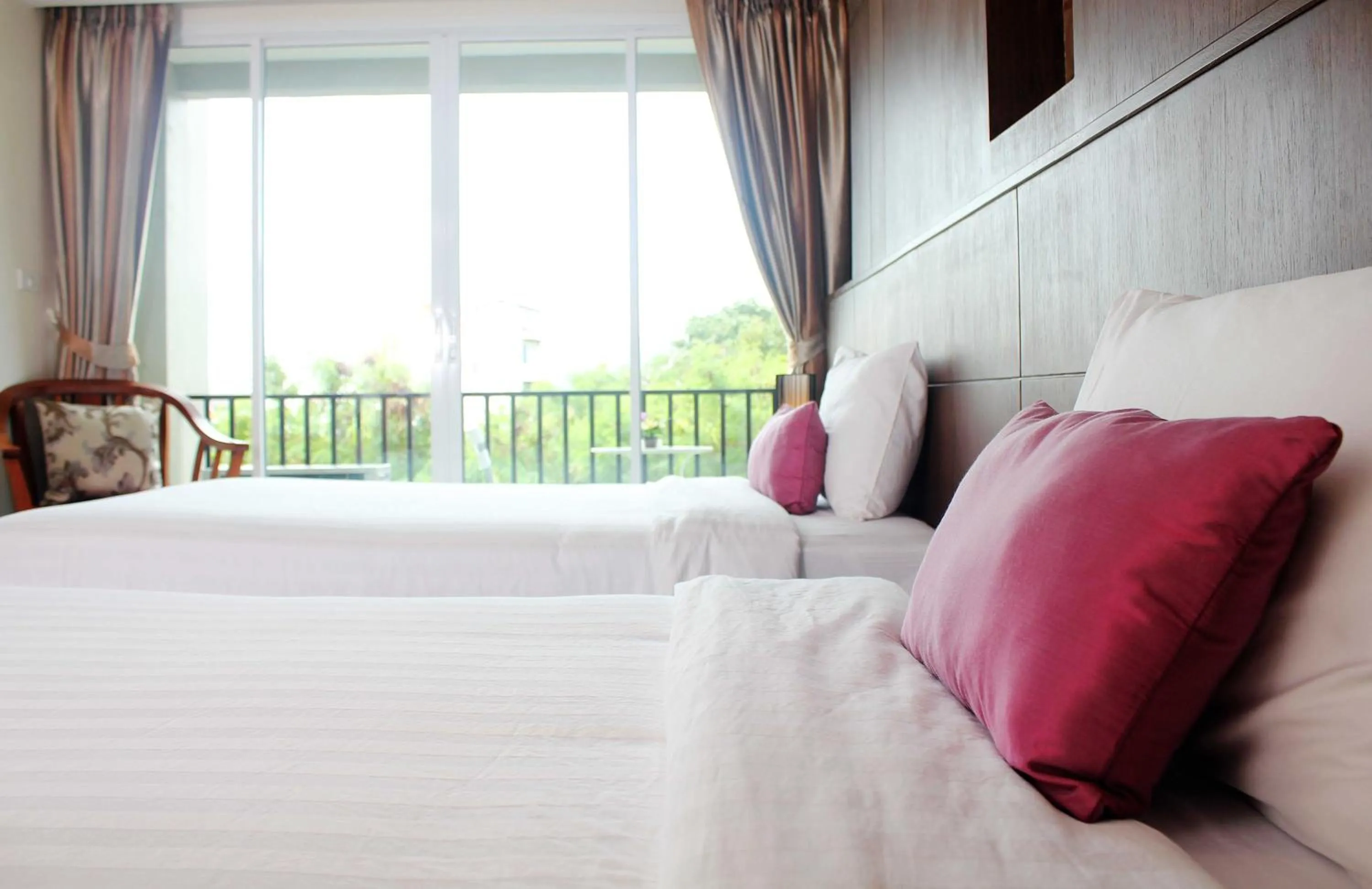 Photo of the whole room, Bed in Lub Sbuy House Hotel - SHA