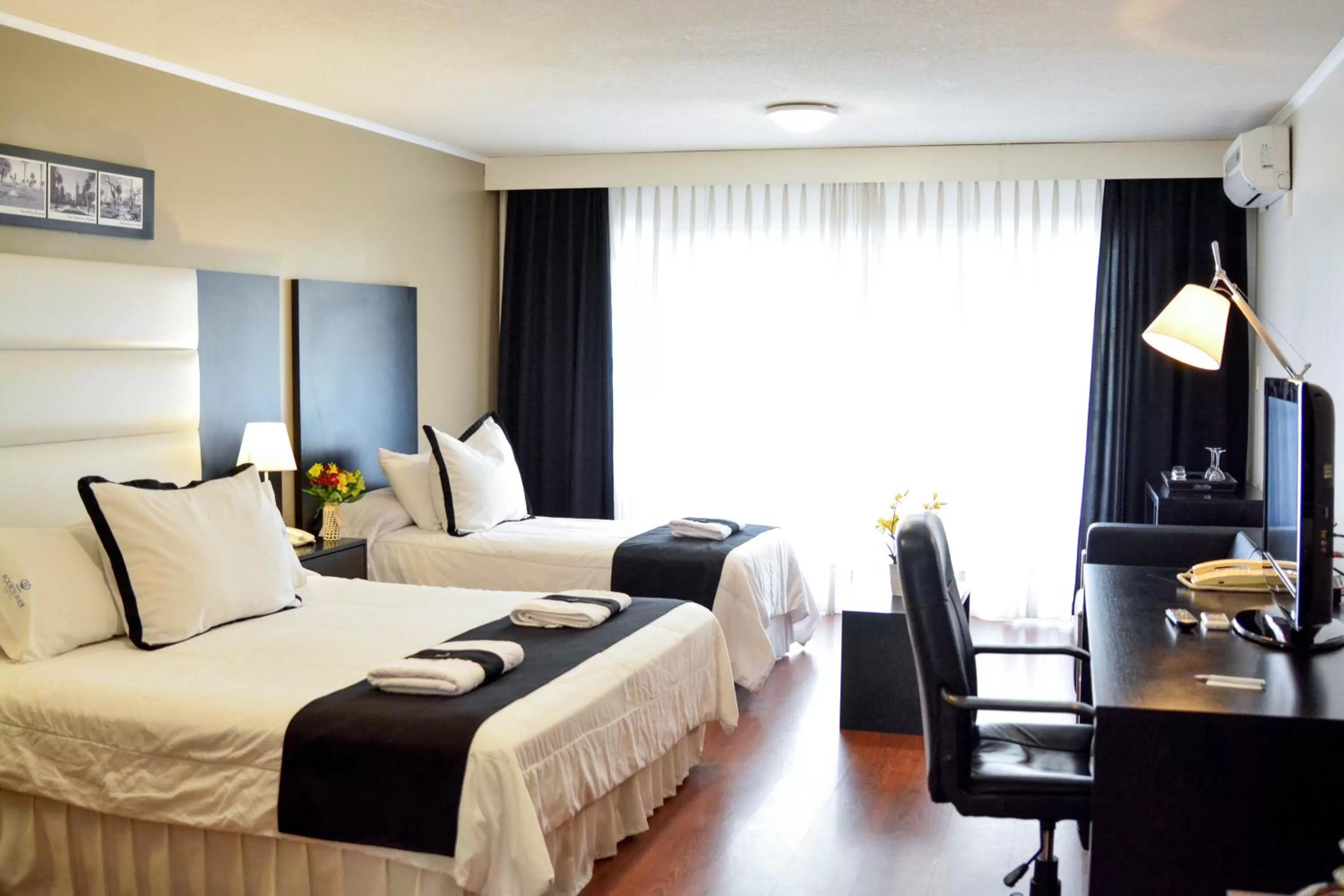 Photo of the whole room, Bed in Pocitos Plaza Hotel