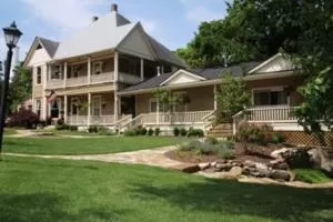 Property building in Heartstone Inn
