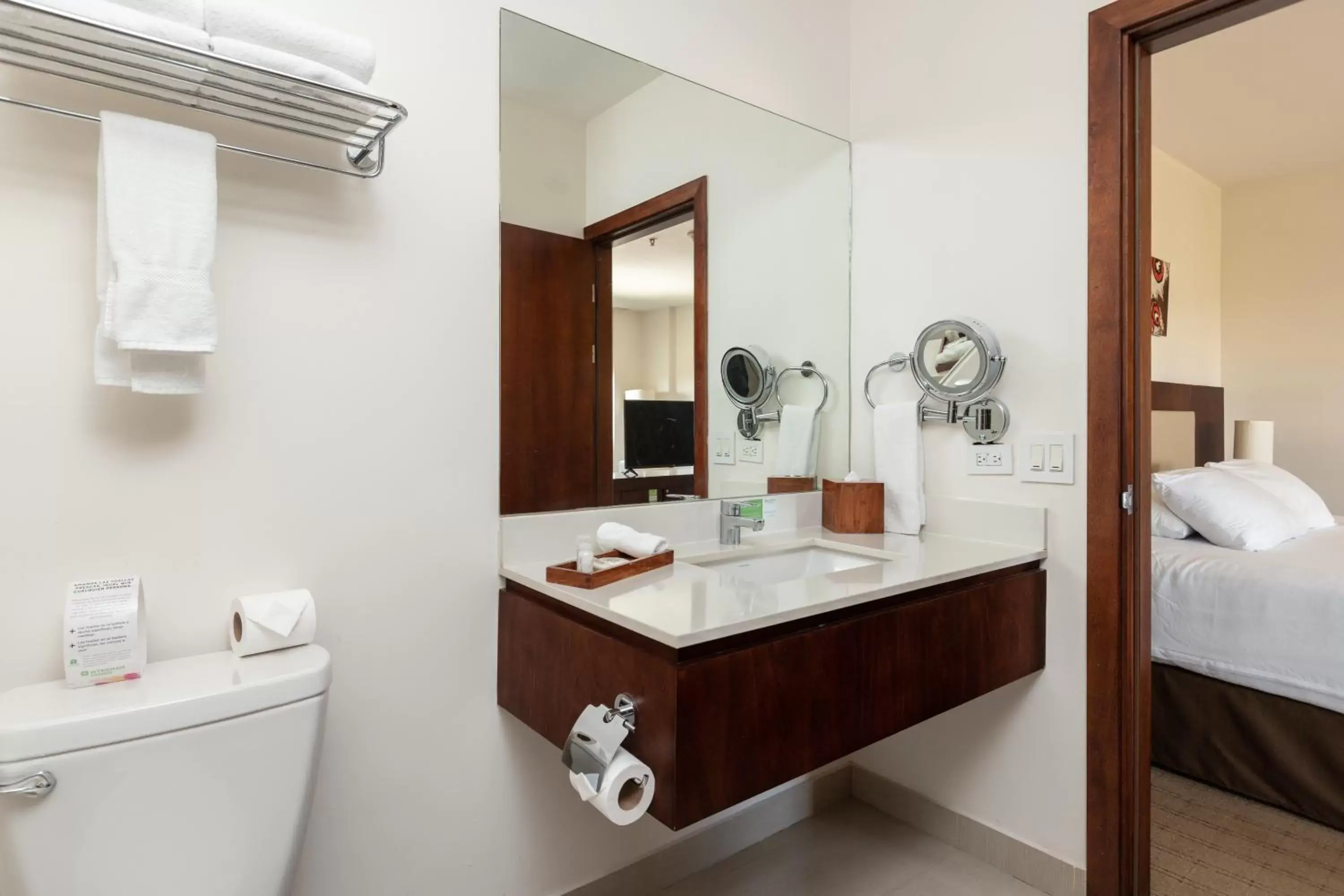 Queen Room - single occupancy - Disability Access / Non-Smoking in Wyndham Garden San Jose Escazu, Costa Rica Queen Room - single occupancy - Disability Access / Non-Smoking in Wyndham Garden San Jose Escazu, Costa Rica