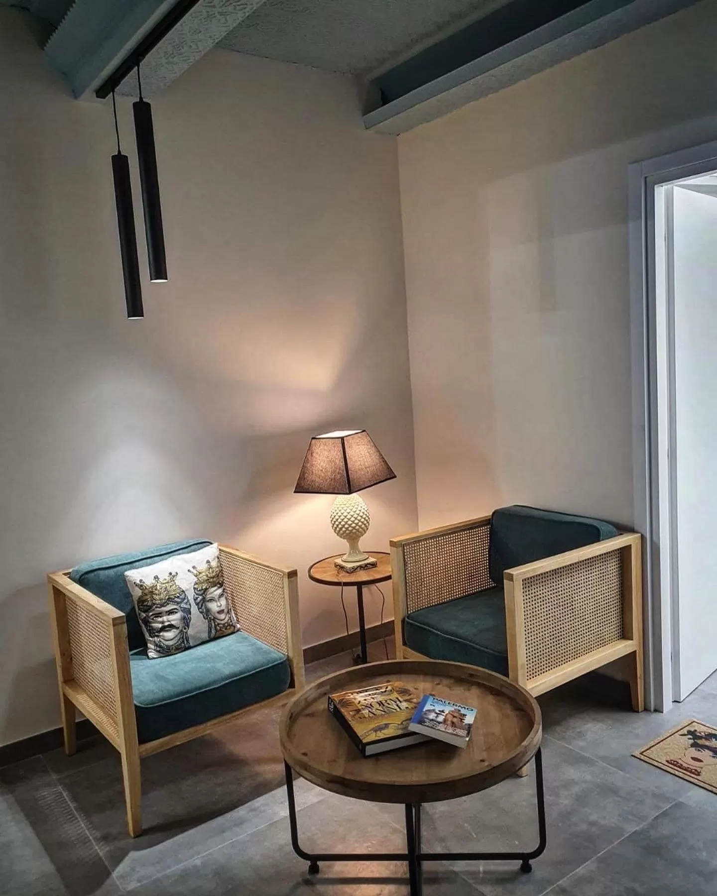 Seating Area in Dante284 Suites&Rooms