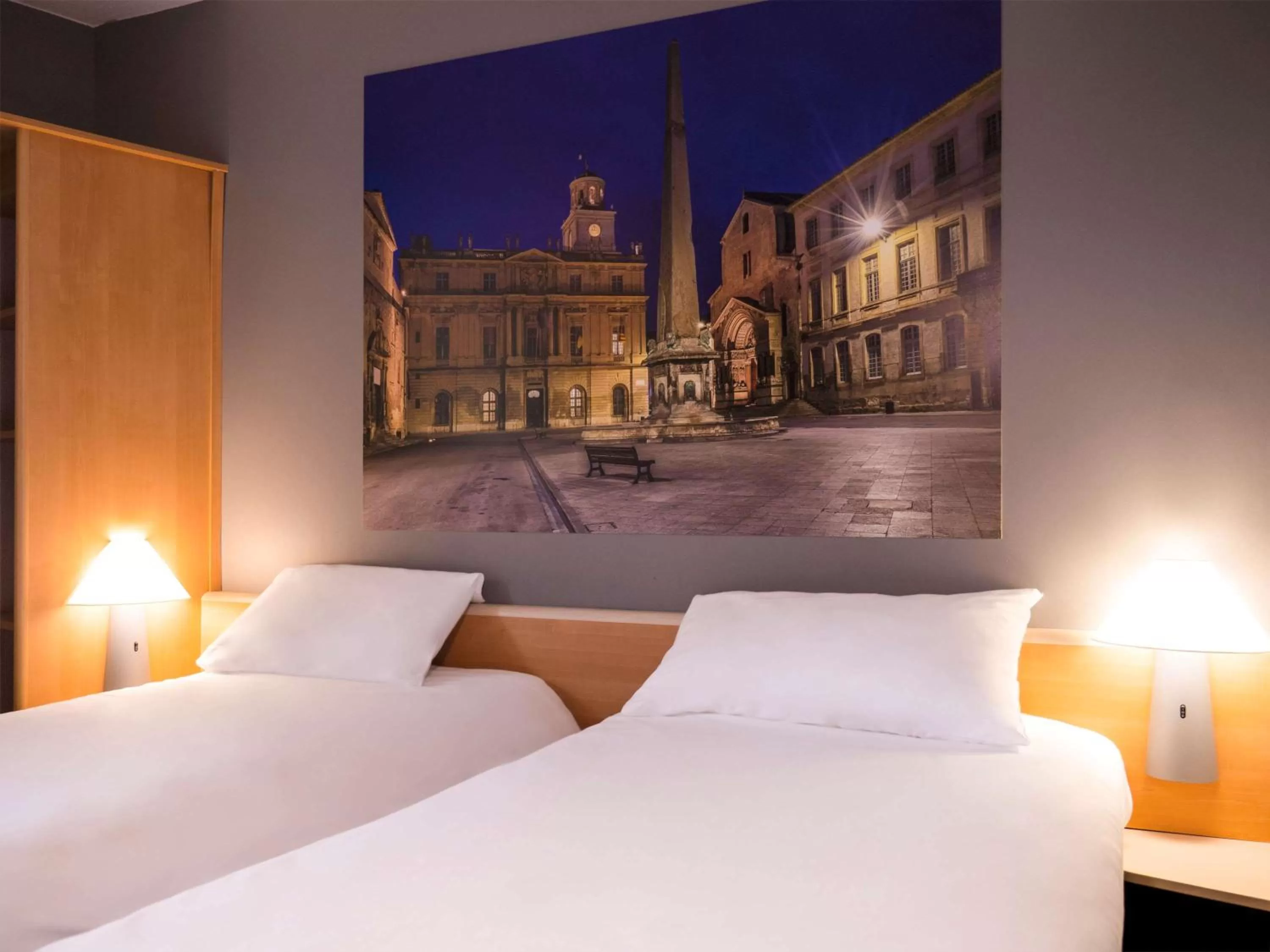 Standard Twin Room in ibis Arles