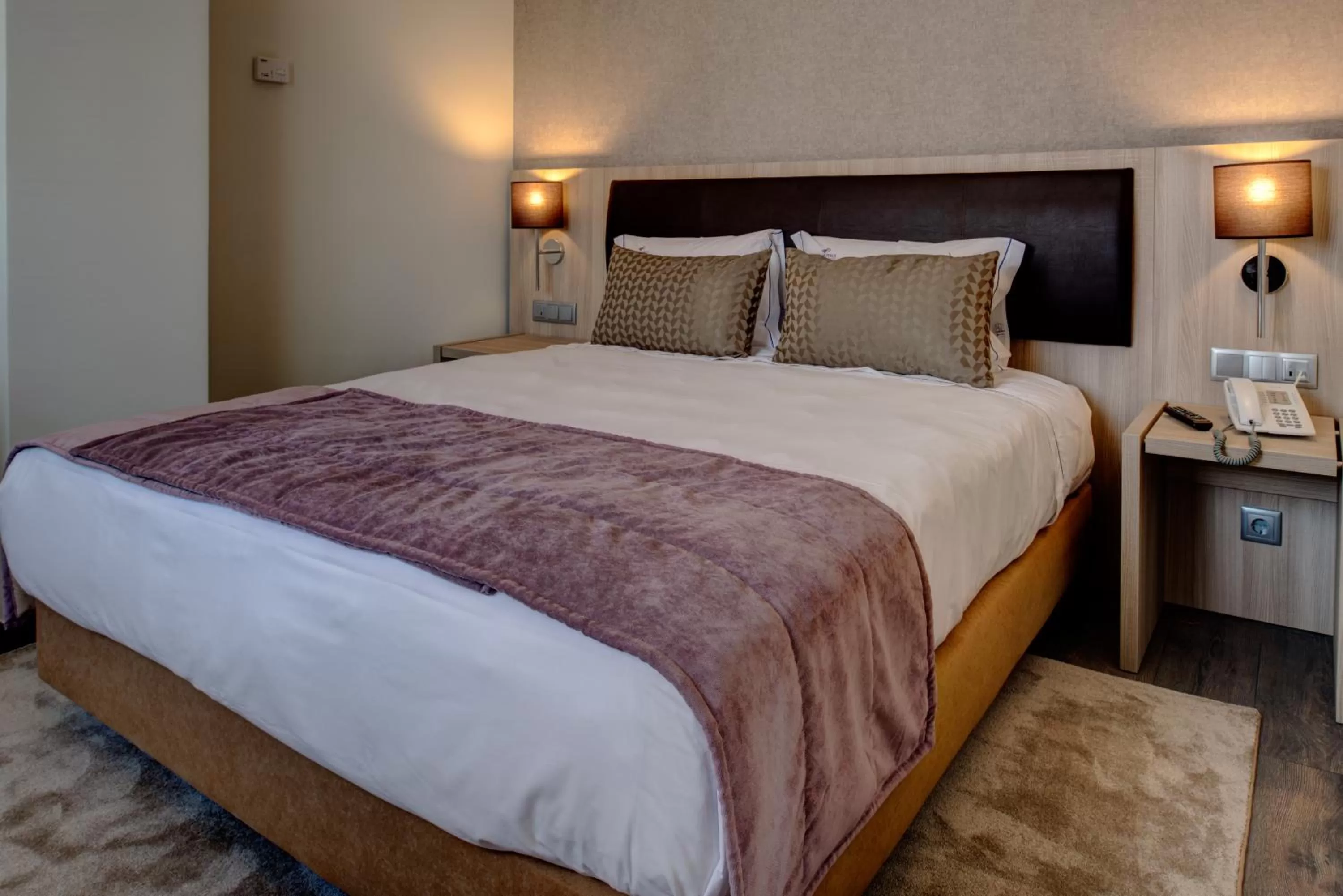 Bed in VIP Inn Berna Hotel