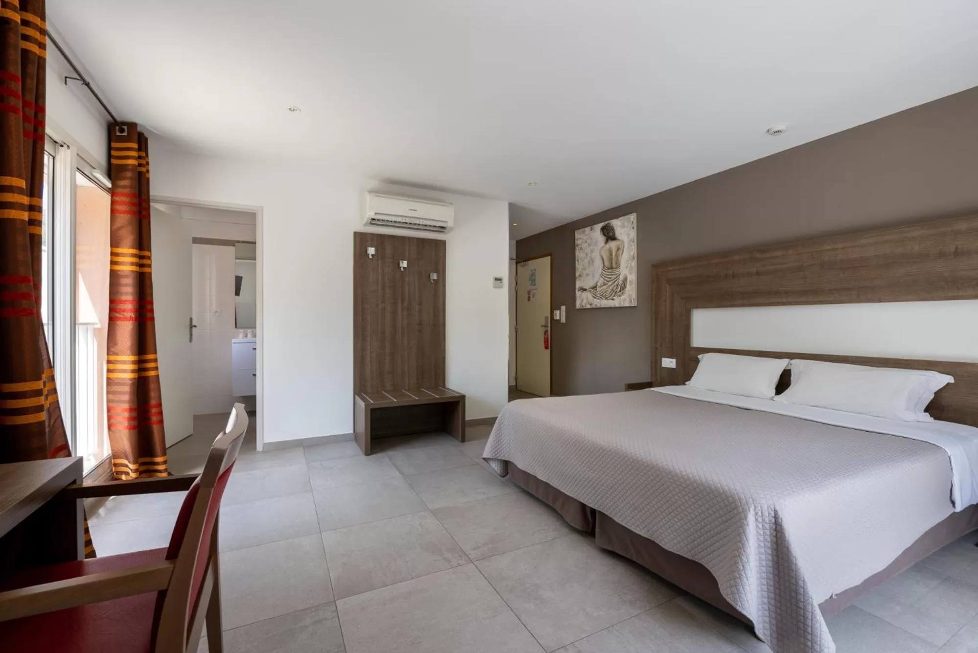 Bed in The Originals City, Hôtel Les Bastides du Gapeau