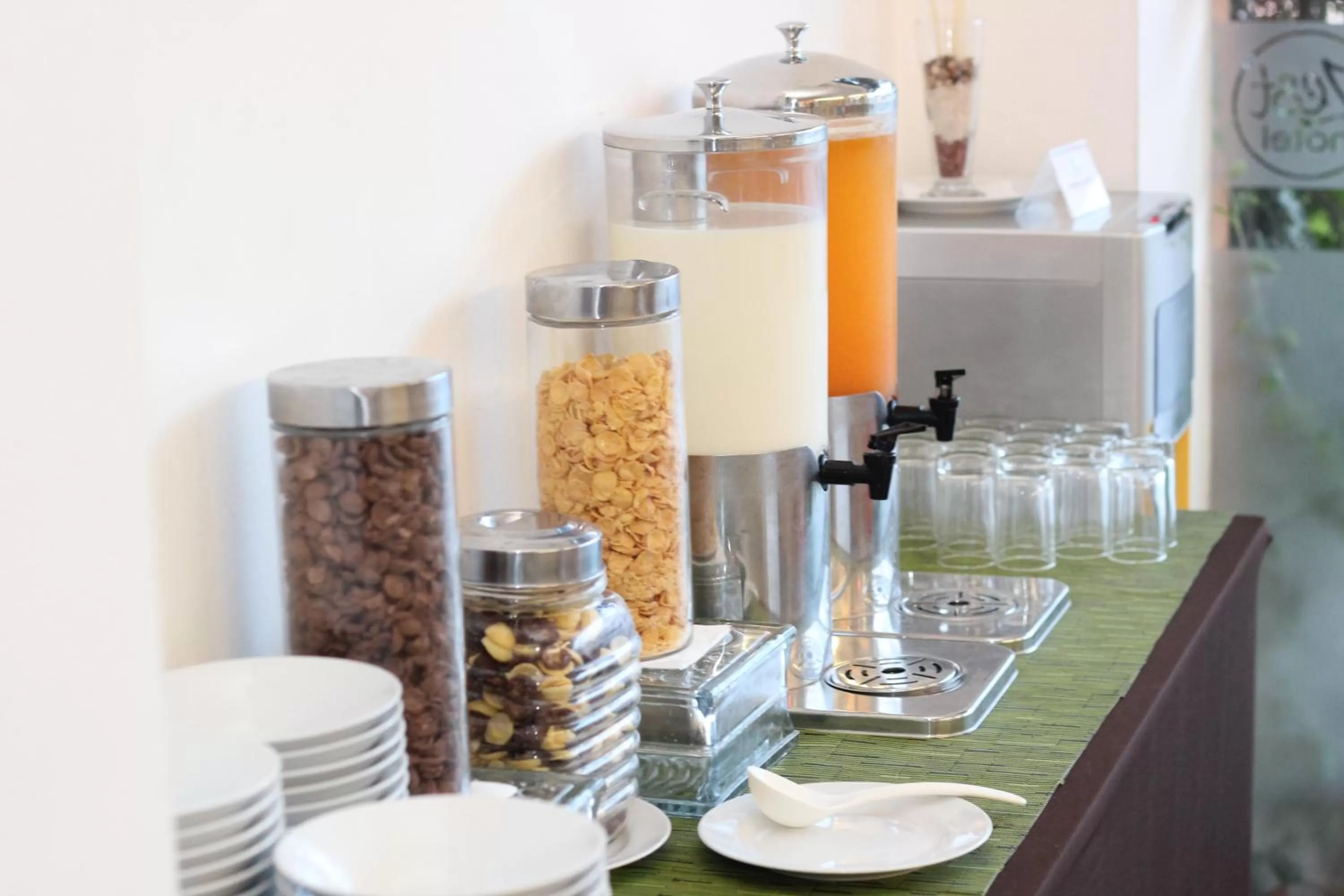 Restaurant/places to eat in Zest Yogyakarta by Swiss-Belhotel International