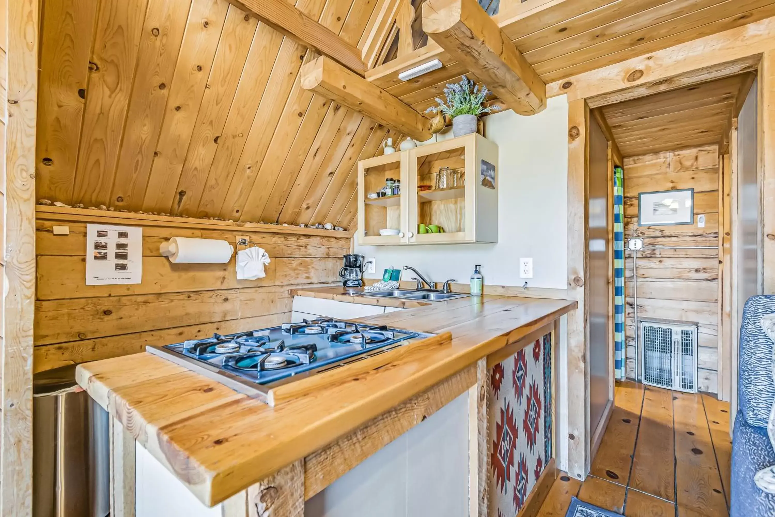 Studio in Sunny Acres Cabin Studio in Sunny Acres Cabin