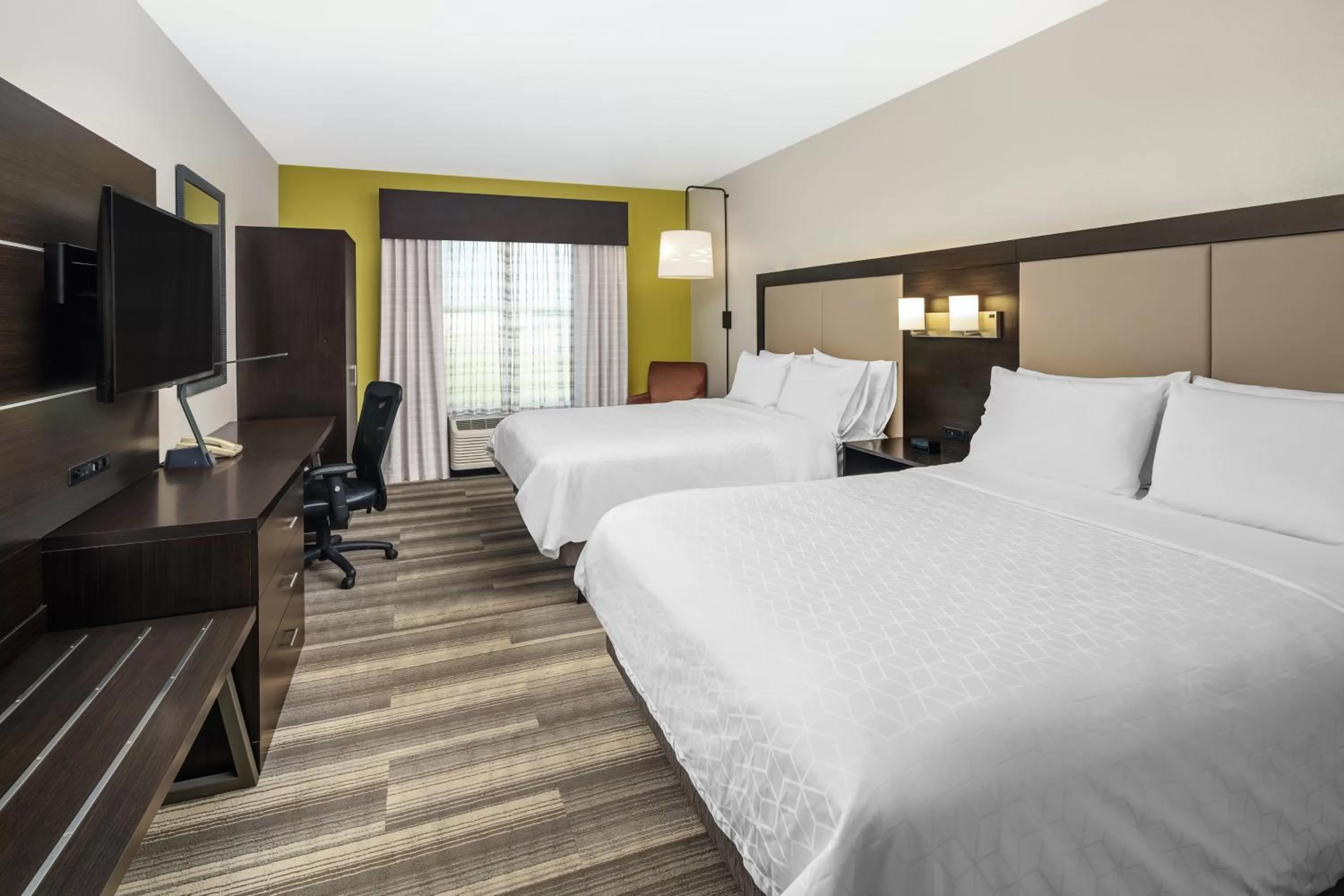 Photo of the whole room, Bed in Holiday Inn Express & Suites Florence by IHG
