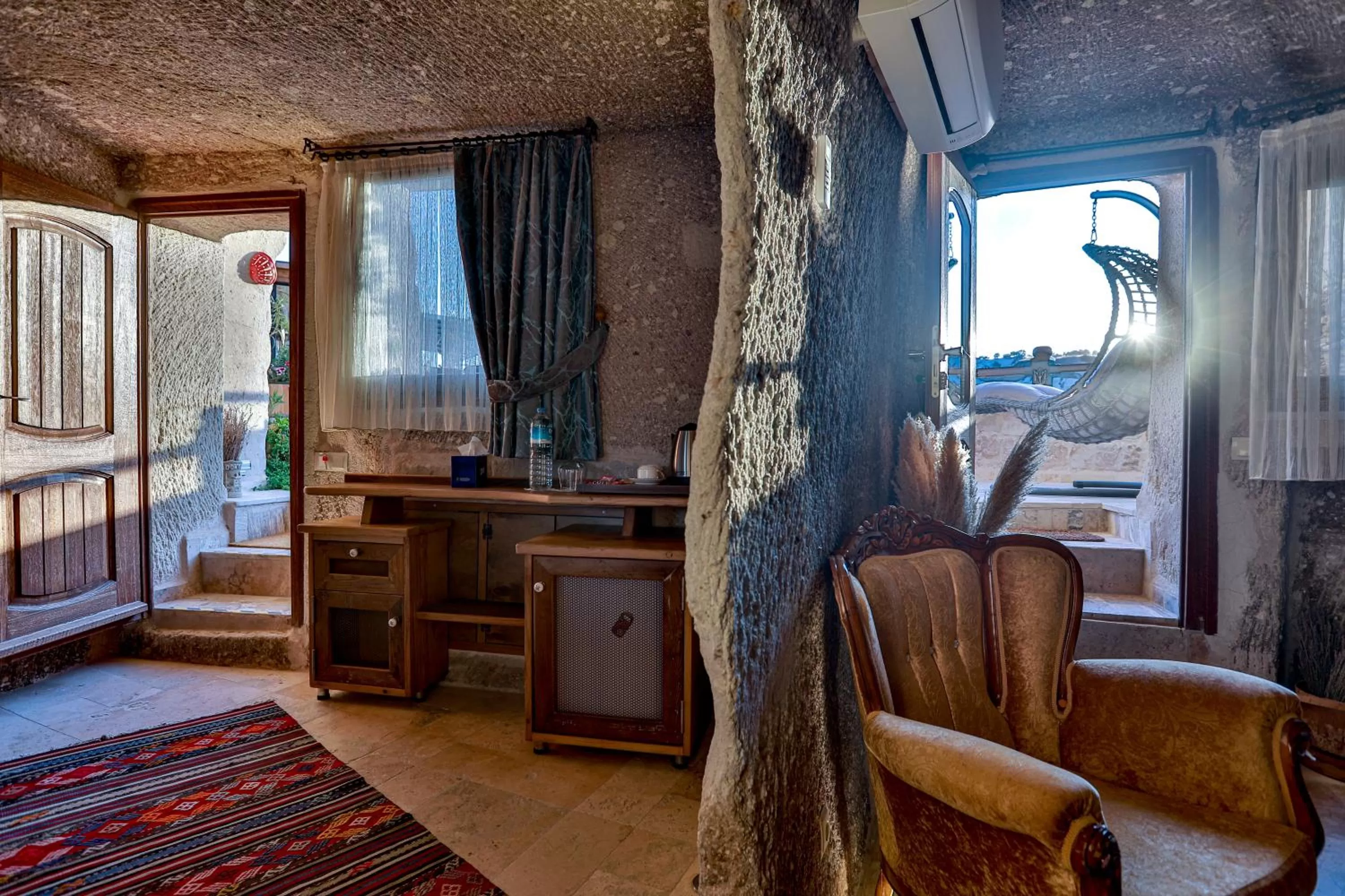 oven in Şah Saray Cave Suites Halal Hotel