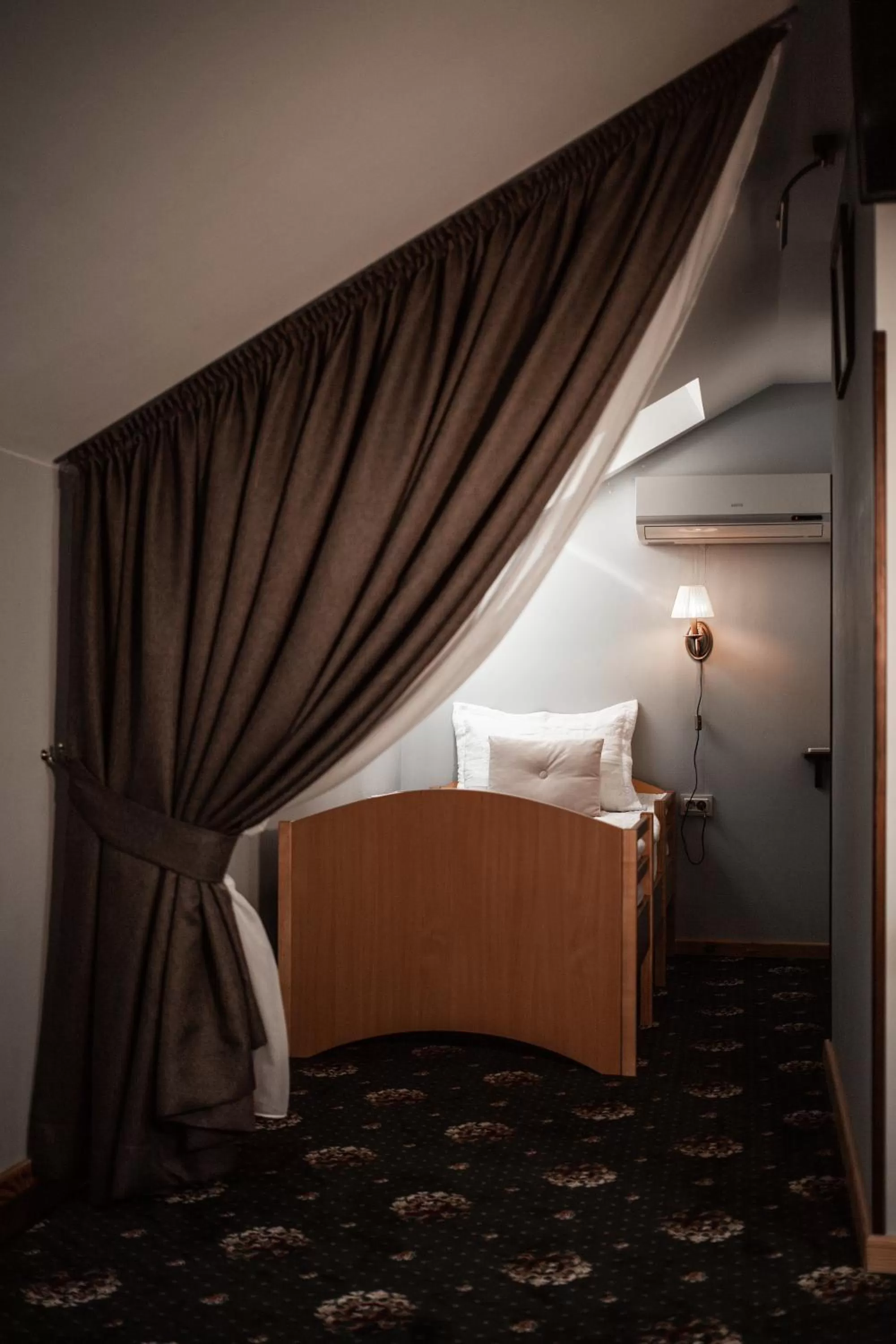 Bedroom, Bed in Ekaterinoslav