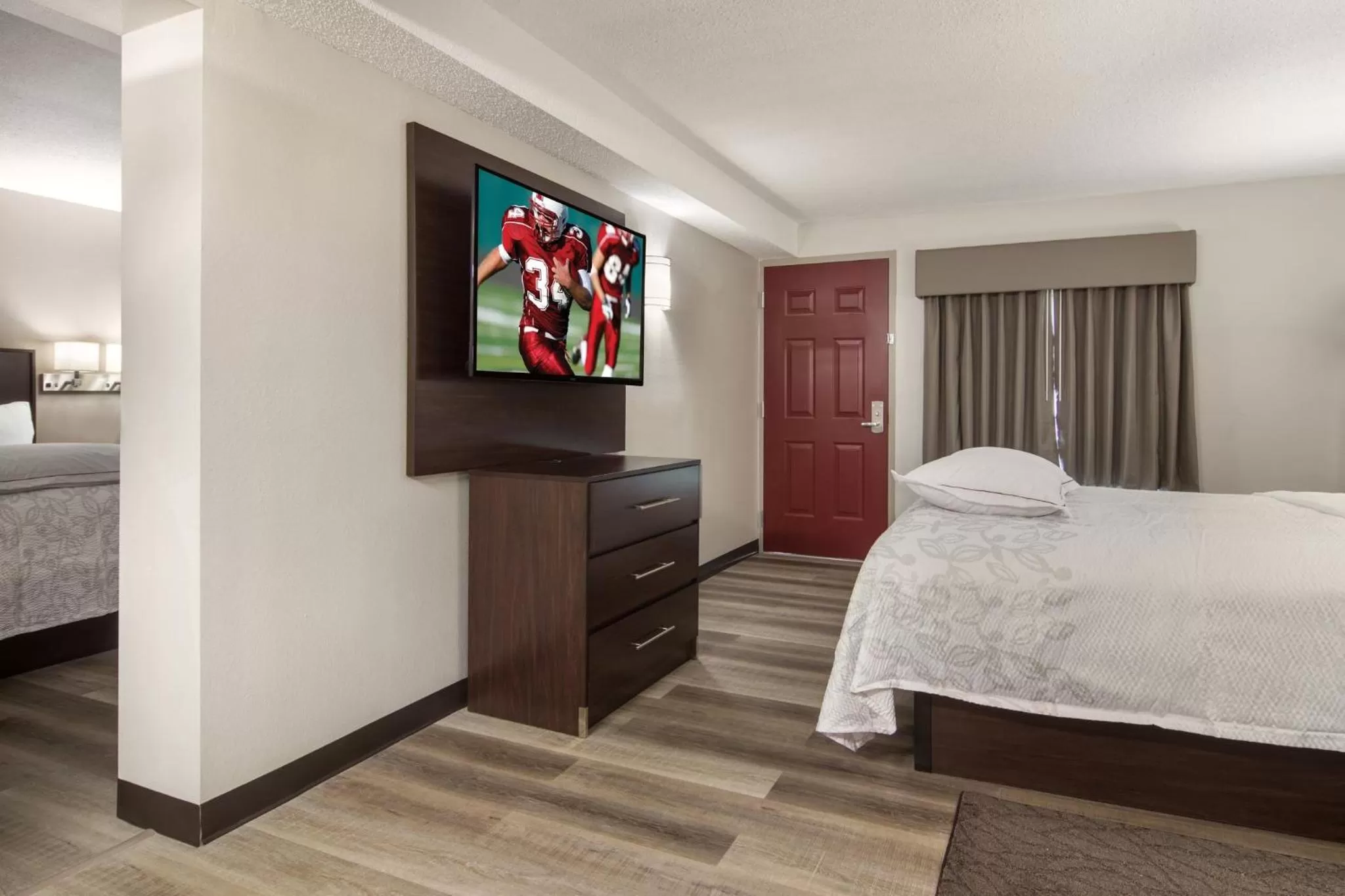 Photo of the whole room, Bed in Red Roof Inn PLUS & Suites Erie