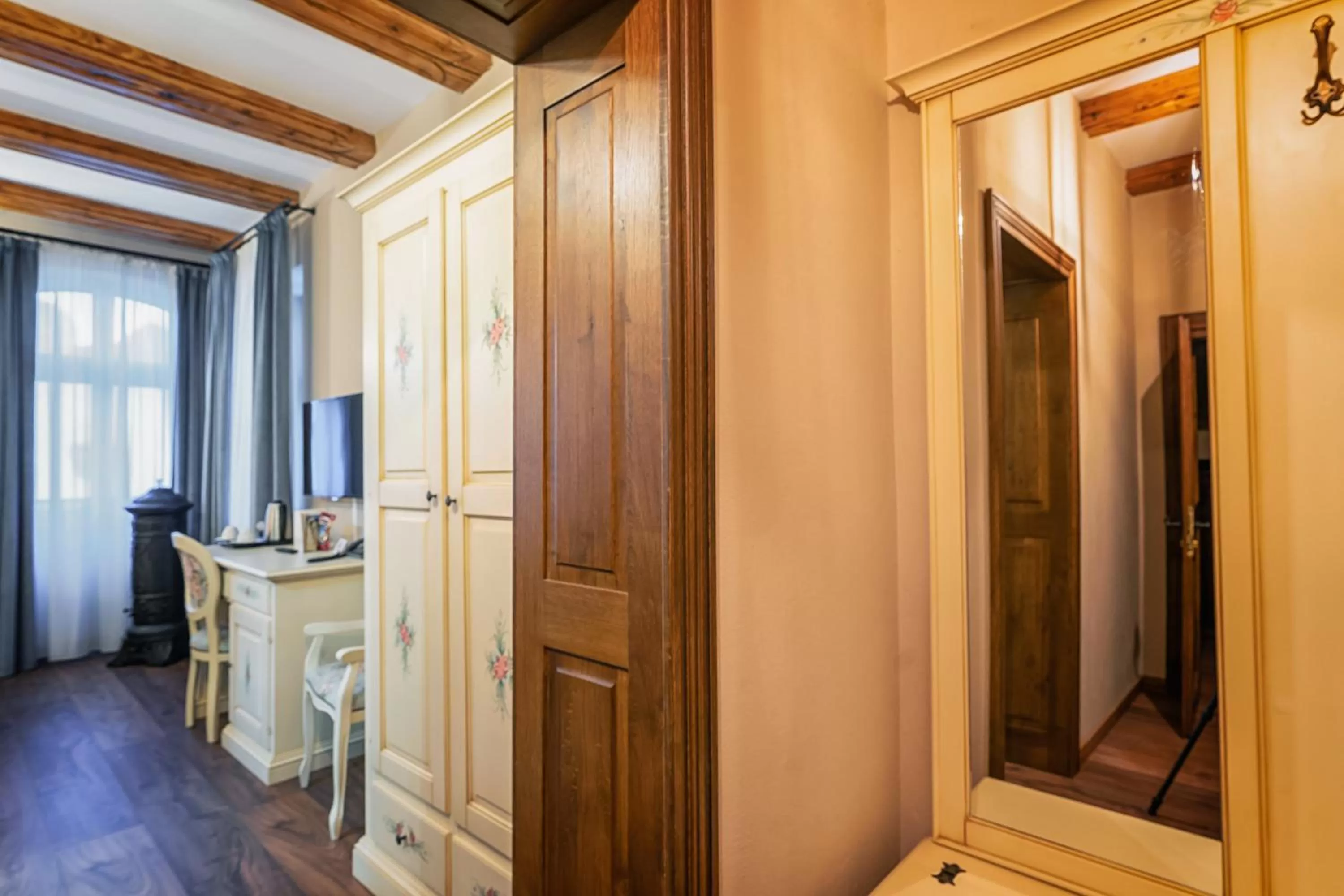 Bed in HOTEL BOUTIQUE CASA CHITIC -HOTEL AND RESTAURANT Str Johann Gott nr7