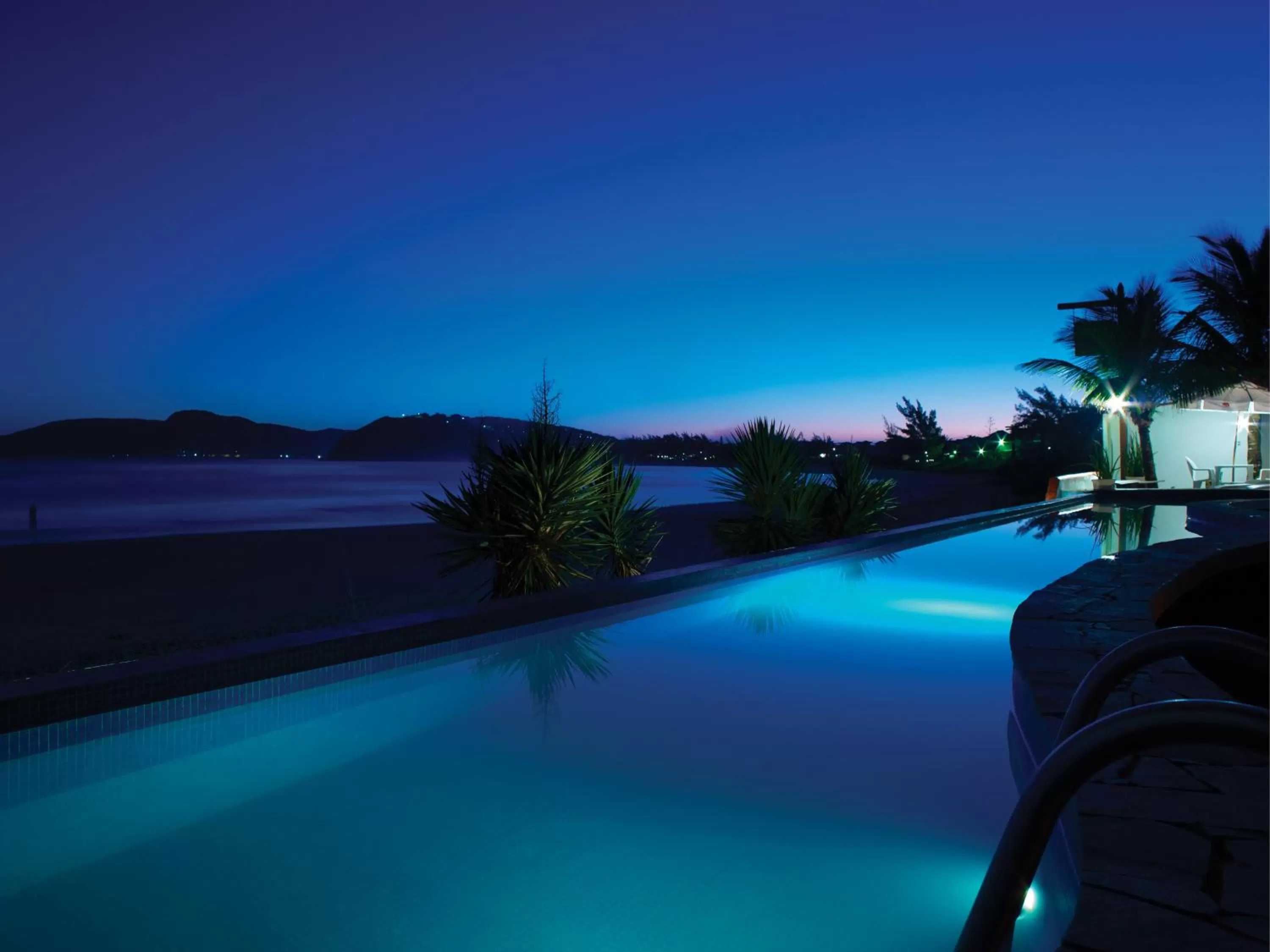 Swimming pool in Chez Pitu Praia Hotel