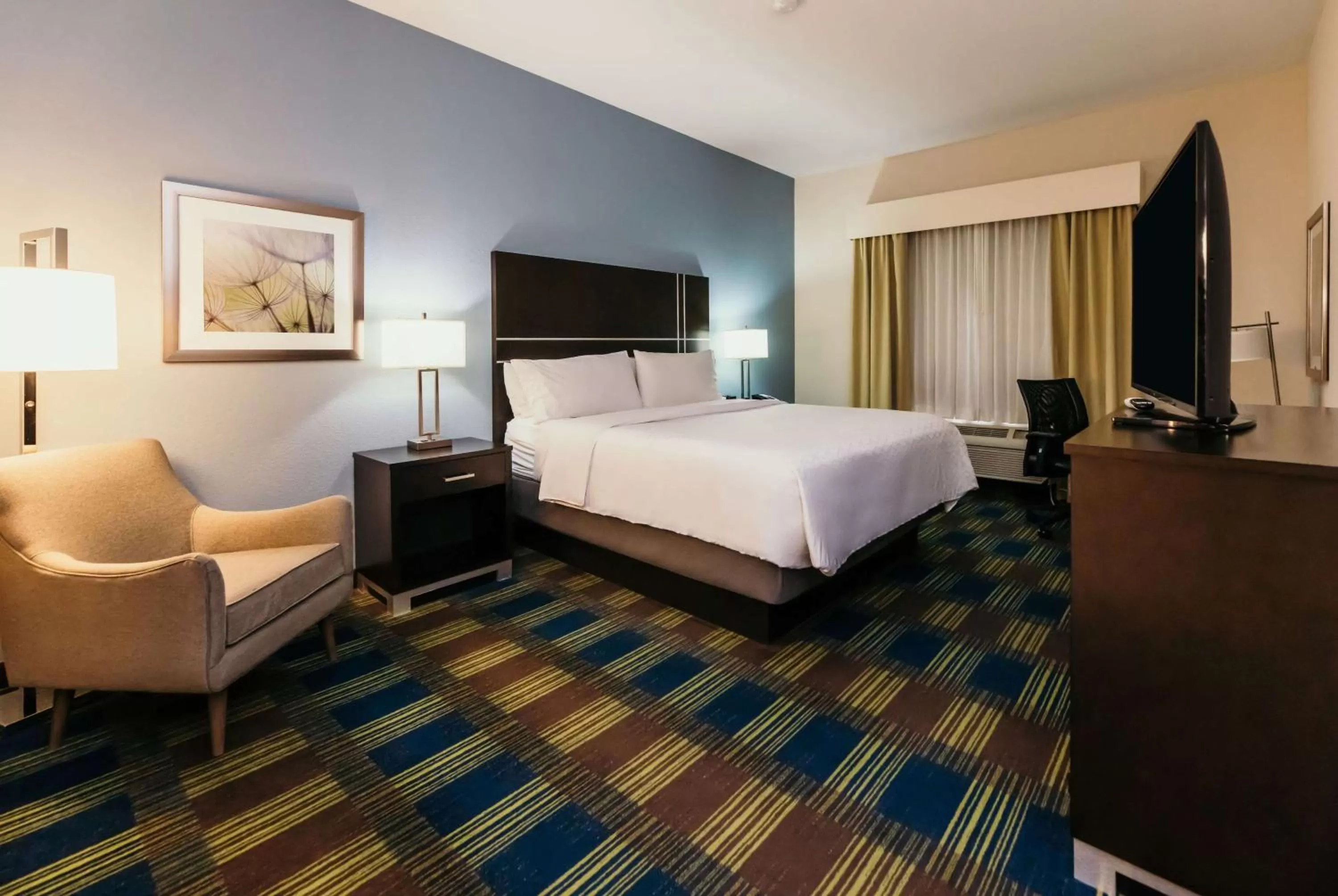 Photo of the whole room, Bed in La Quinta Inn & Suites by Wyndham Ankeny IA - Des Moines IA