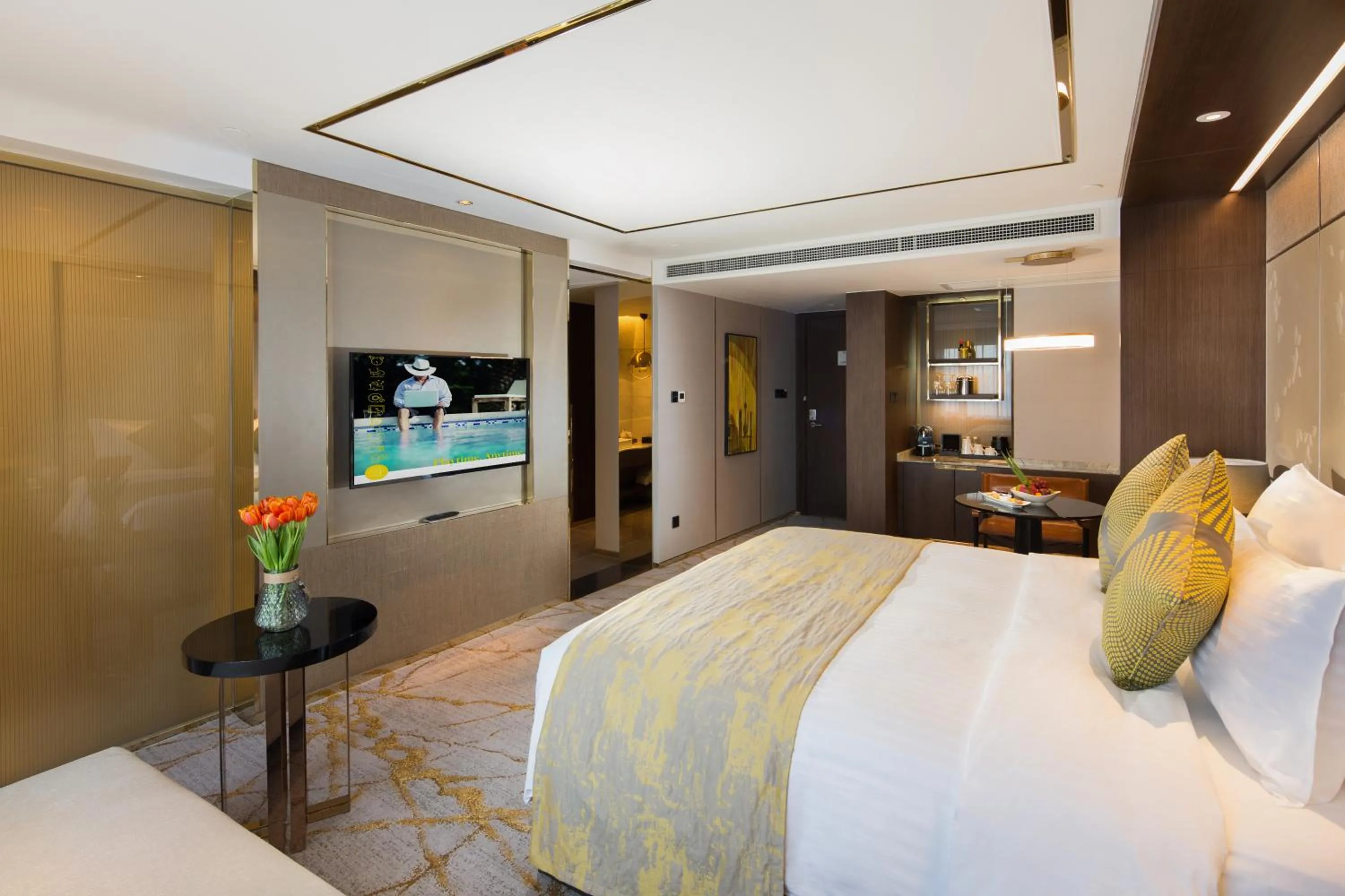 Bed in Golden Tulip Shanghai Hongqiao- A Louvre Hotel