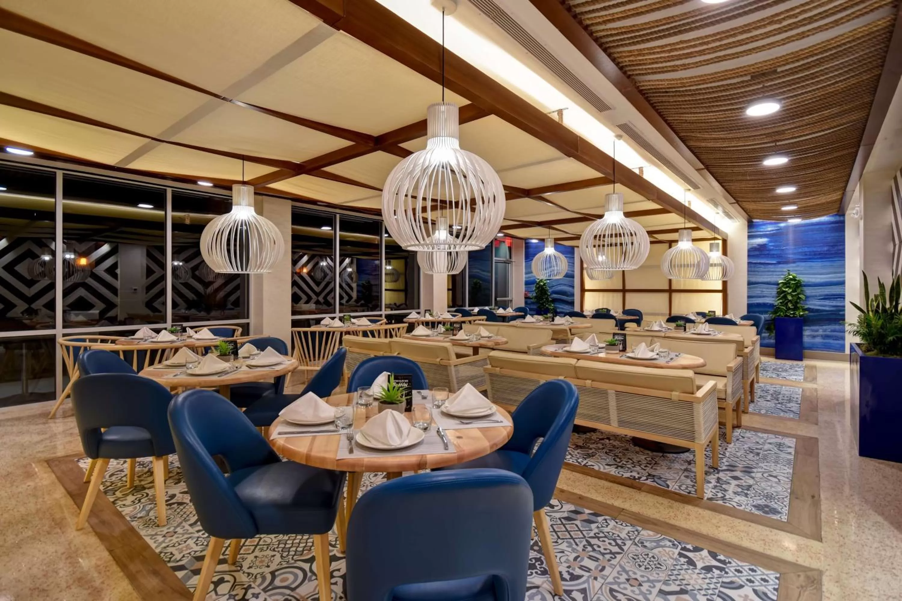 Restaurant/places to eat in DoubleTree by Hilton Oceanfront Virginia Beach