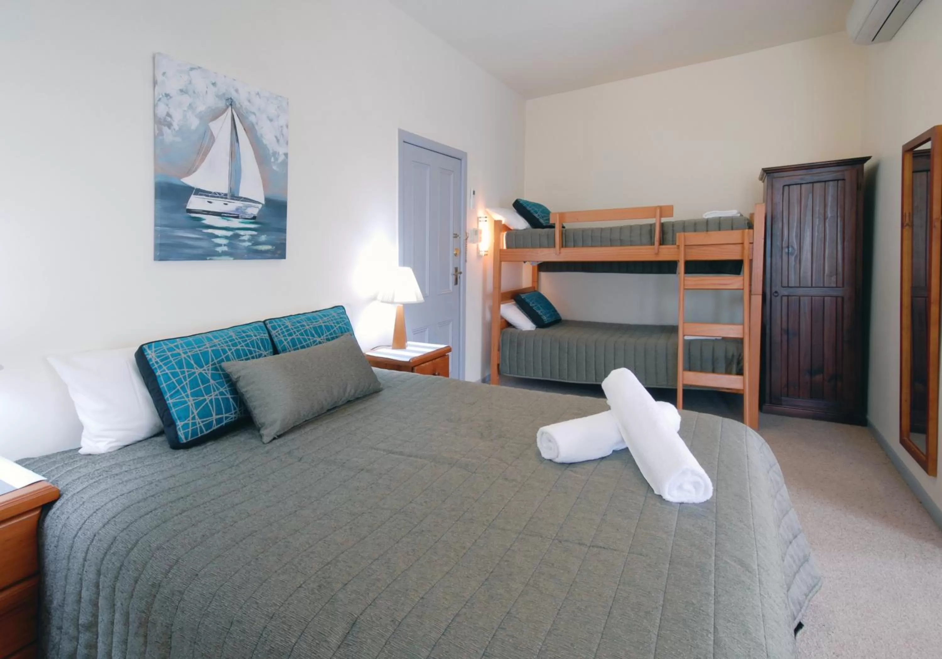 Bed in Riverview Boutique Motel