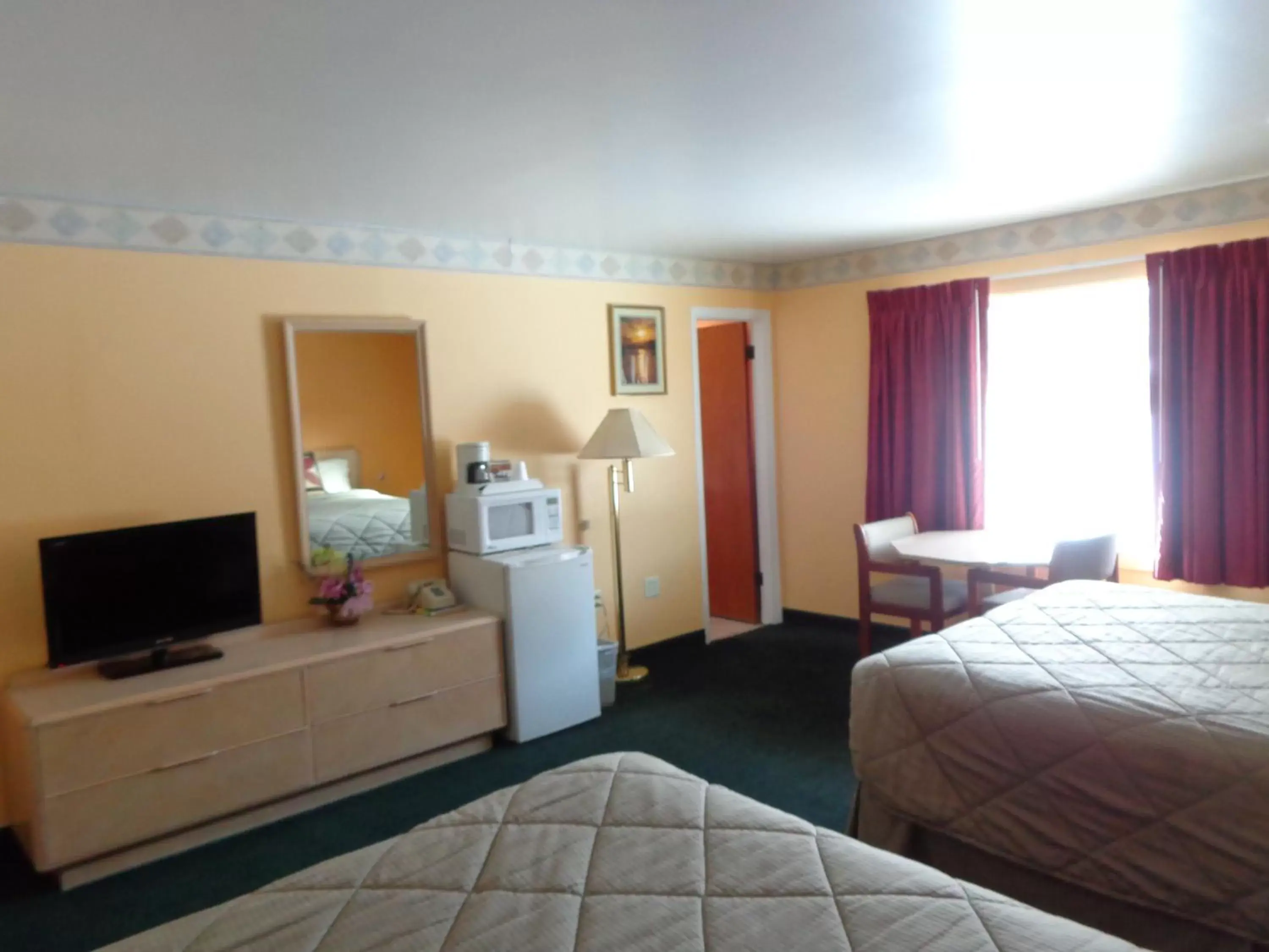Queen Room with Two Queen Beds in Western Motel Queen Room with Two Queen Beds in Western Motel